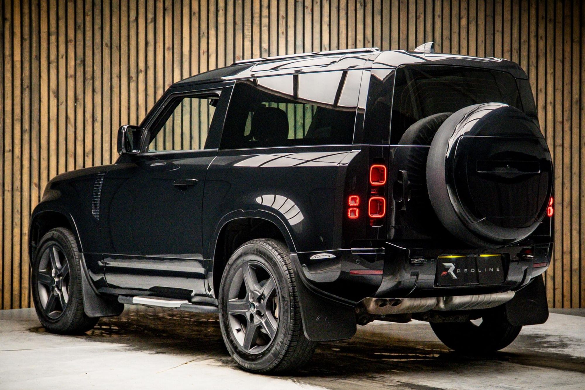 LAND ROVER DEFENDER DIESEL ESTATE 3.0 D250 X-Dynamic SE 90 3dr Auto for sale UK - Slide 3