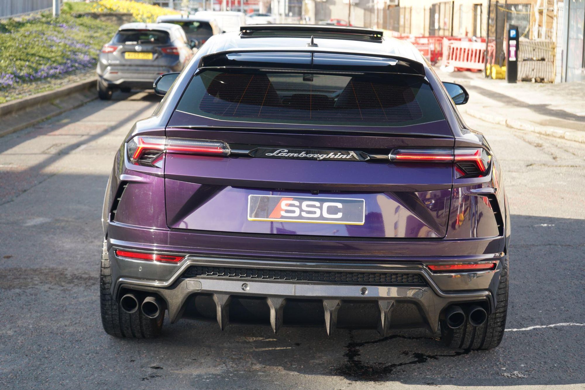 LAMBORGHINI URUS ESTATE 4.0T FSI V8 5dr Auto for sale UK - Slide 9