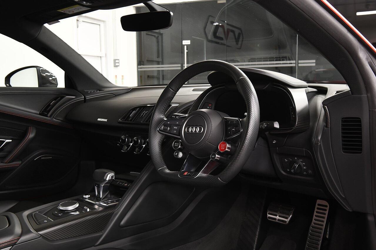 AUDI R8 COUPE 5.2 FSI V10 Plus Quattro 2dr S Tronic for sale UK - Slide 4