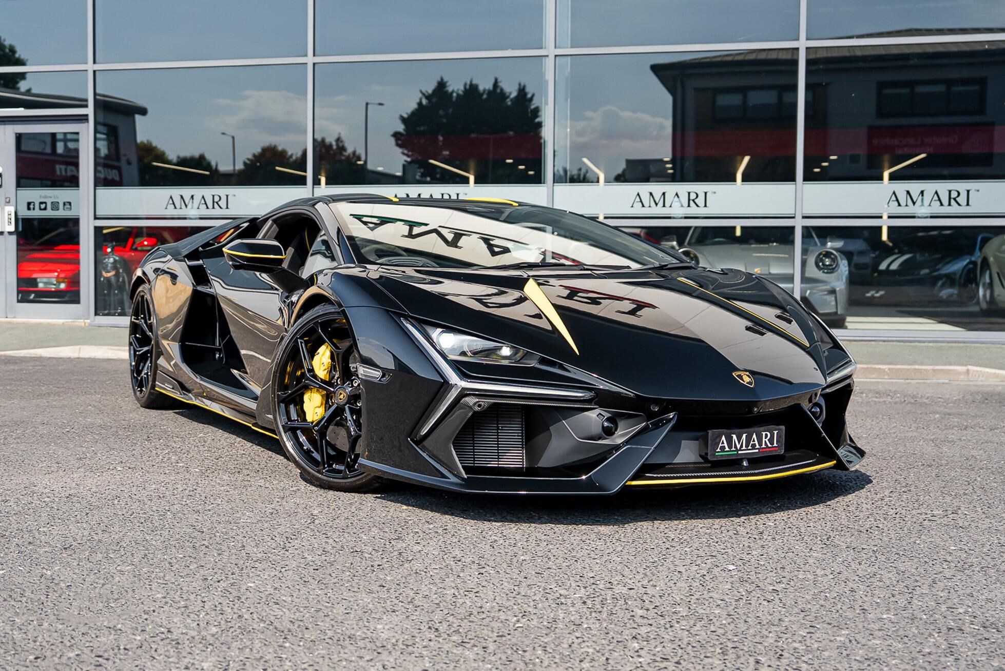 LAMBORGHINI REVUELTO COUPE 6.5 V12 1015 PHEV 2dr DCT for sale UK - Slide 8