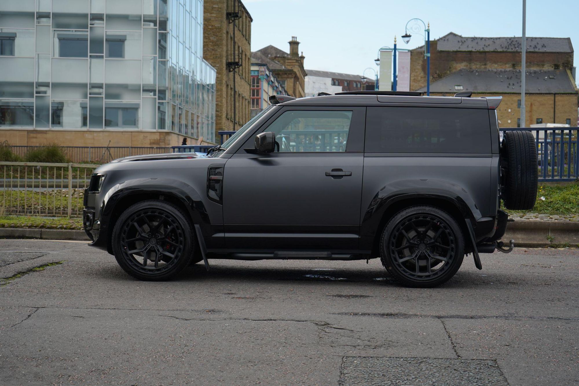 LAND ROVER DEFENDER ESTATE SPECIAL EDITIONS 5.0 P525 V8 Carpathian Edition 90 3dr Auto for sale UK - Slide 9