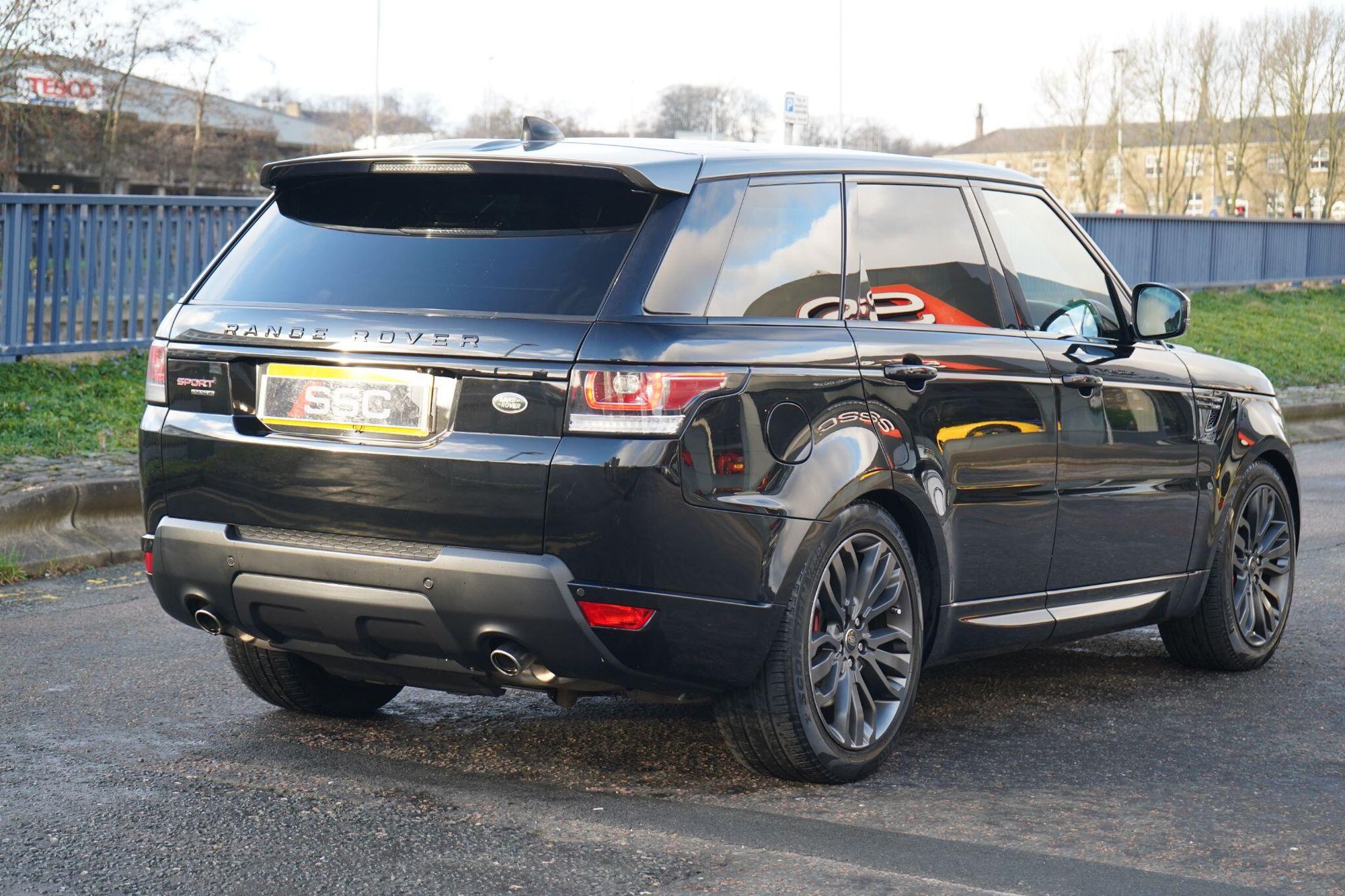 LAND ROVER RANGE ROVER SPORT DIESEL ESTATE 3.0 SDV6 HSE Dynamic 5dr Auto for sale UK - Slide 10