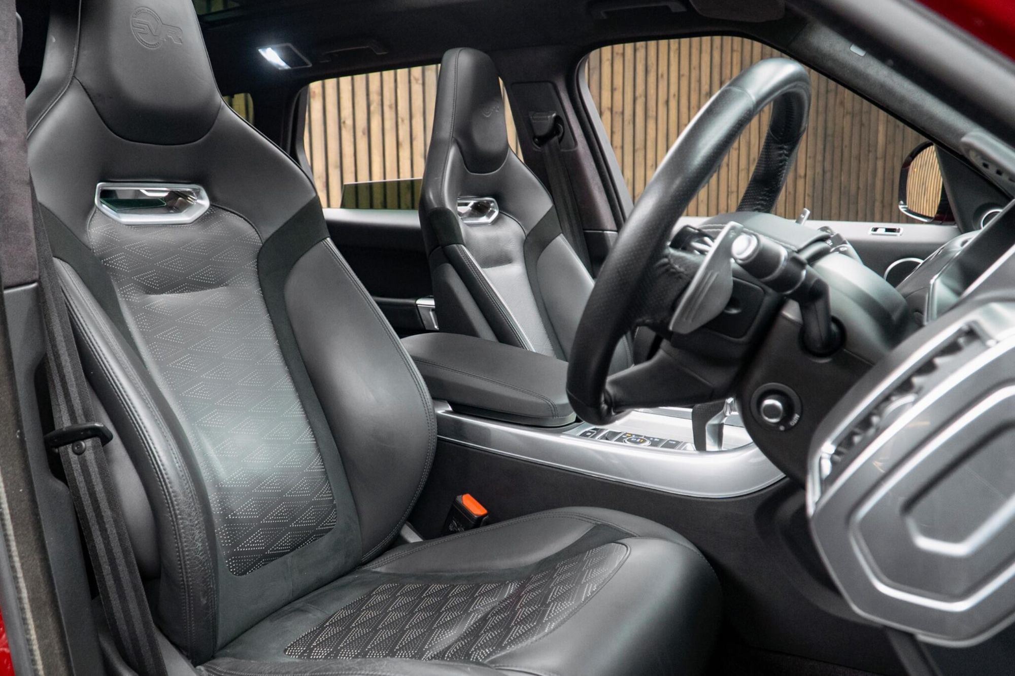LAND ROVER RANGE ROVER SPORT ESTATE 5.0 P575 S/C SVR 5dr Auto for sale UK - Slide 2