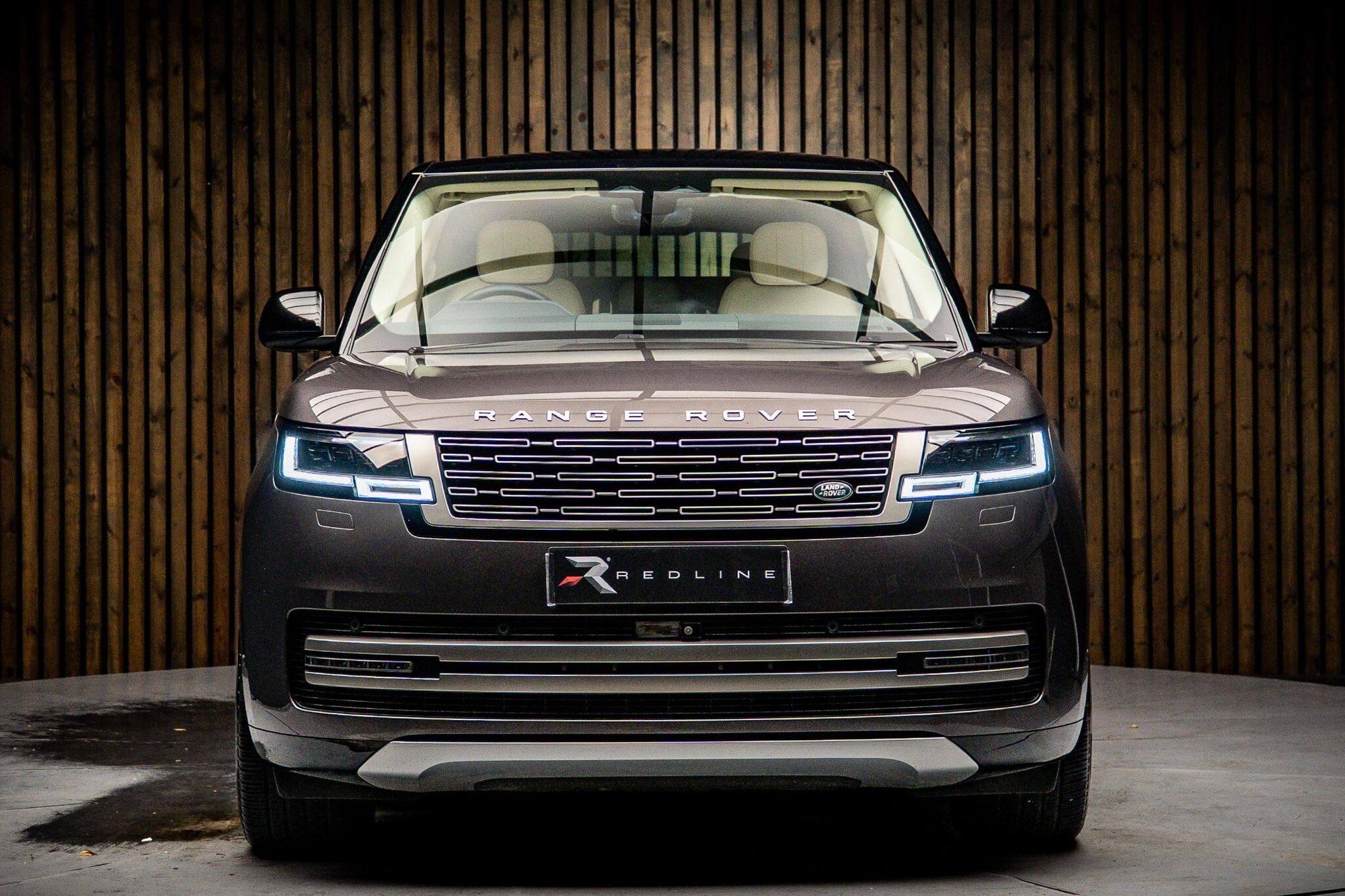 LAND ROVER RANGE ROVER ESTATE 3.0 P440e SE 4dr Auto for sale UK - Slide 5