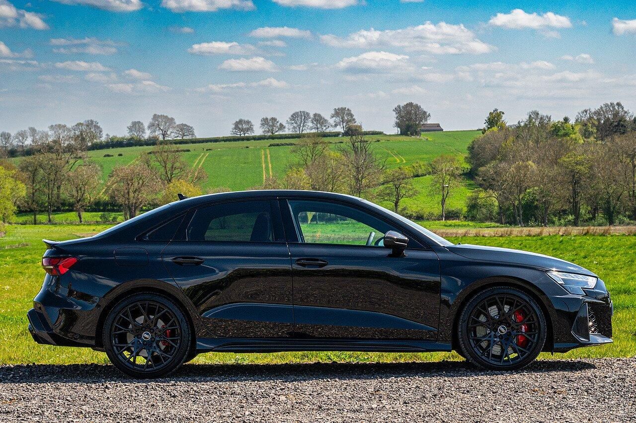 AUDI RS3 RS 3 SALOON RS 3 TFSI Quattro Carbon Vorsprung 4dr S Tronic for sale UK - Slide 3