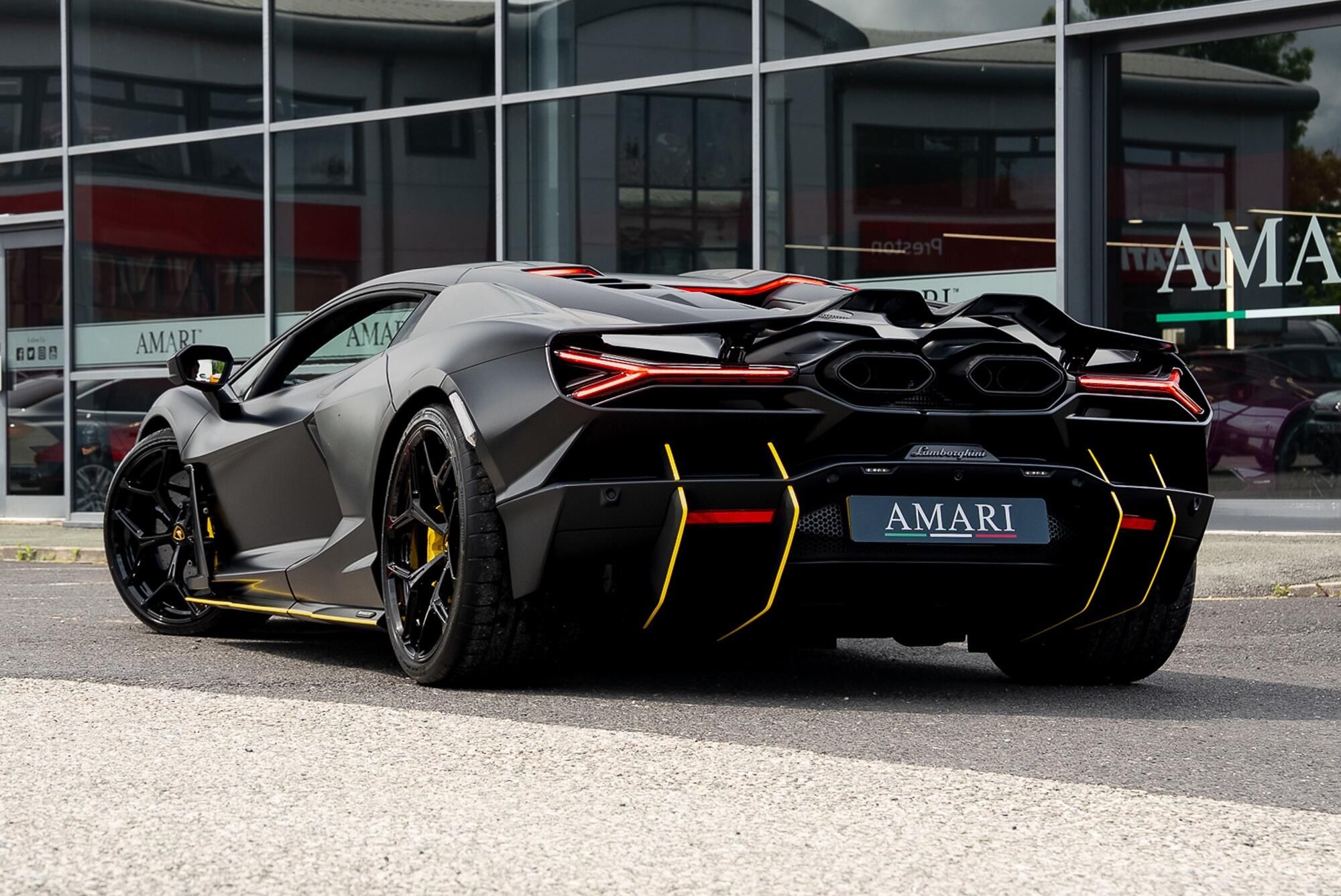 LAMBORGHINI REVUELTO COUPE 6.5 V12 1015 PHEV 2dr DCT for sale UK - Slide 4