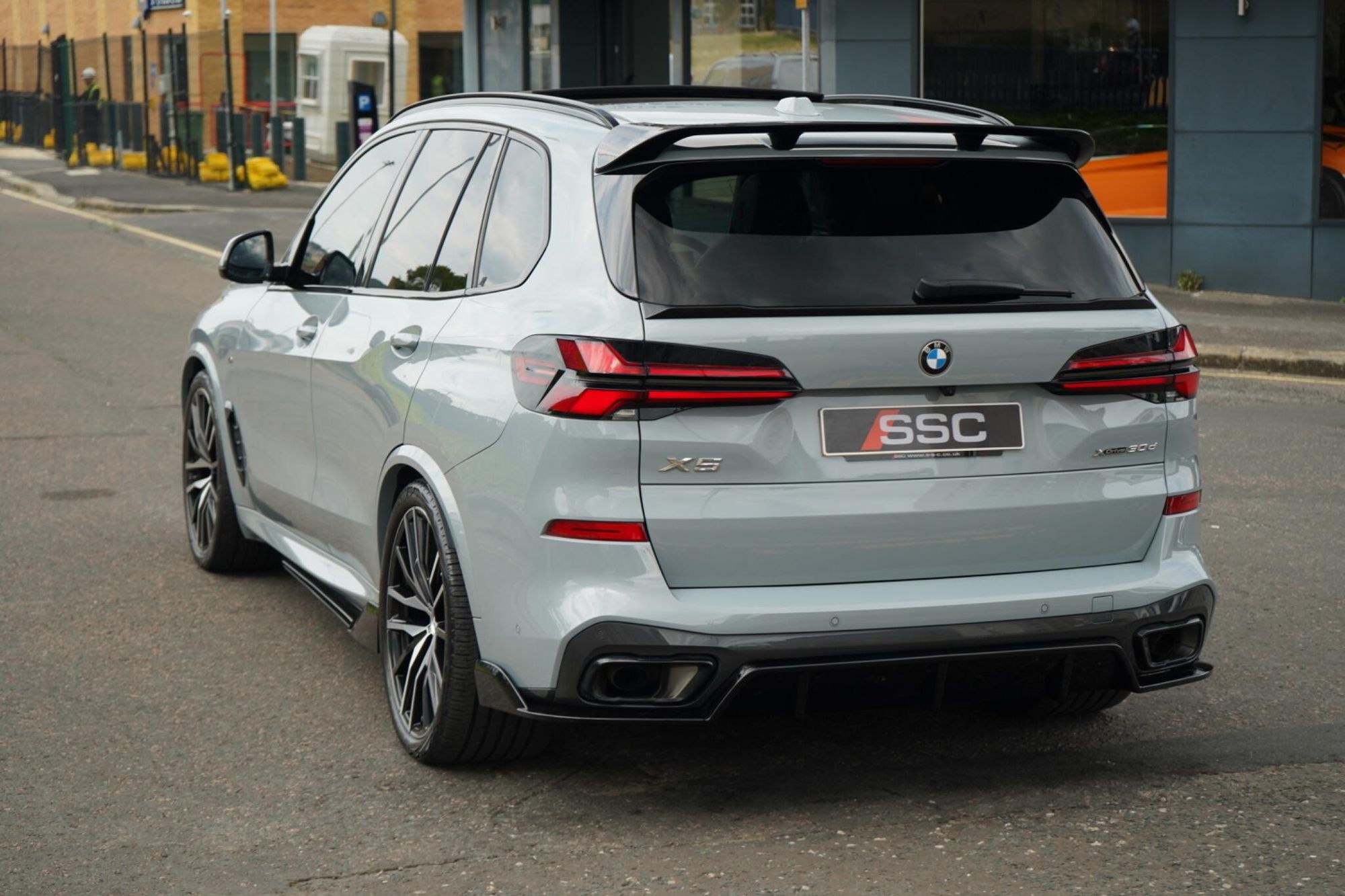 BMW X5 DIESEL ESTATE xDrive30d MHT M Sport 5dr Auto for sale UK - Slide 10