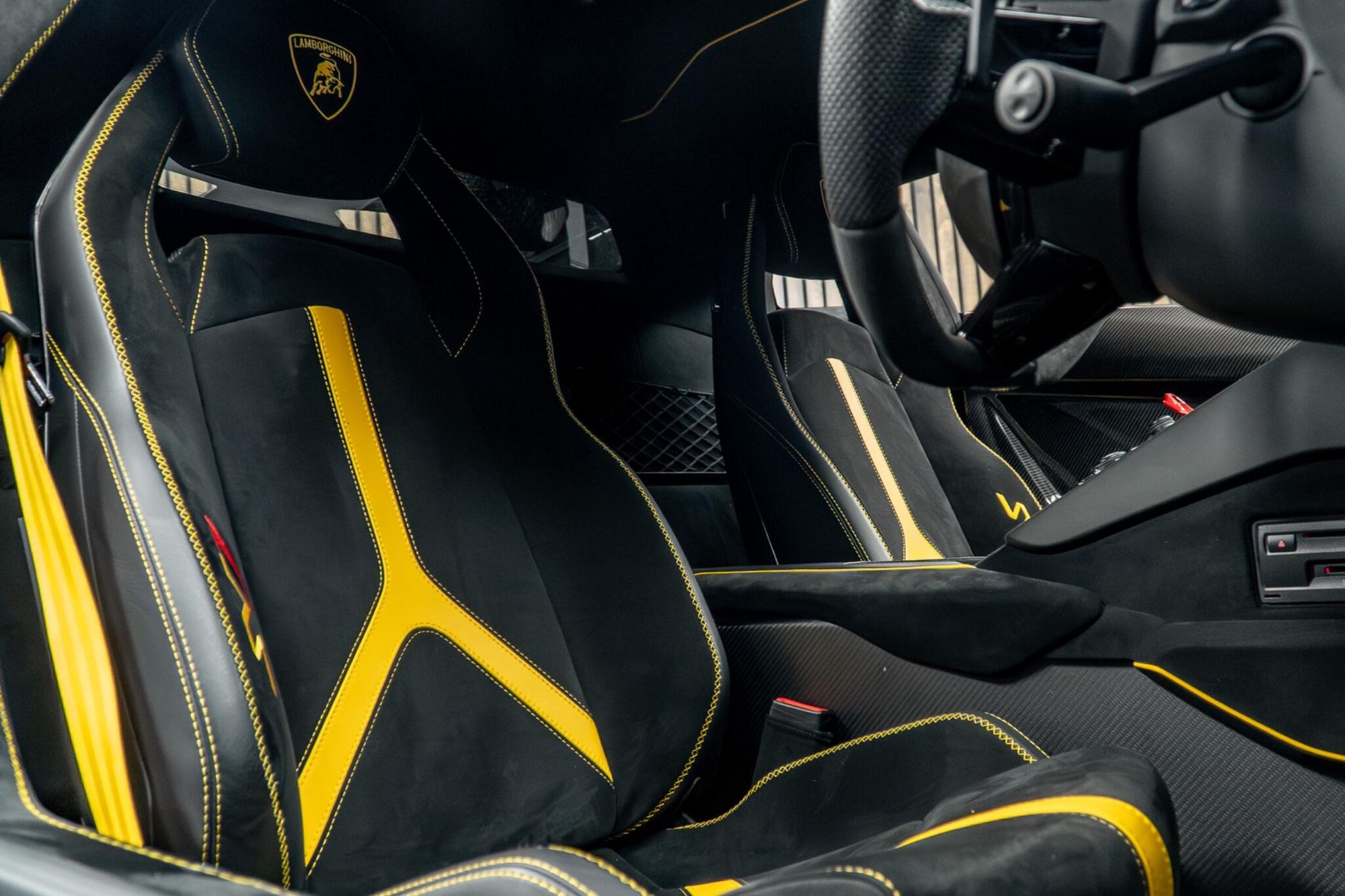 LAMBORGHINI AVENTADOR COUPE SPECIAL EDITION LP 770-4 SVJ 2dr ISR for sale UK - Slide 2