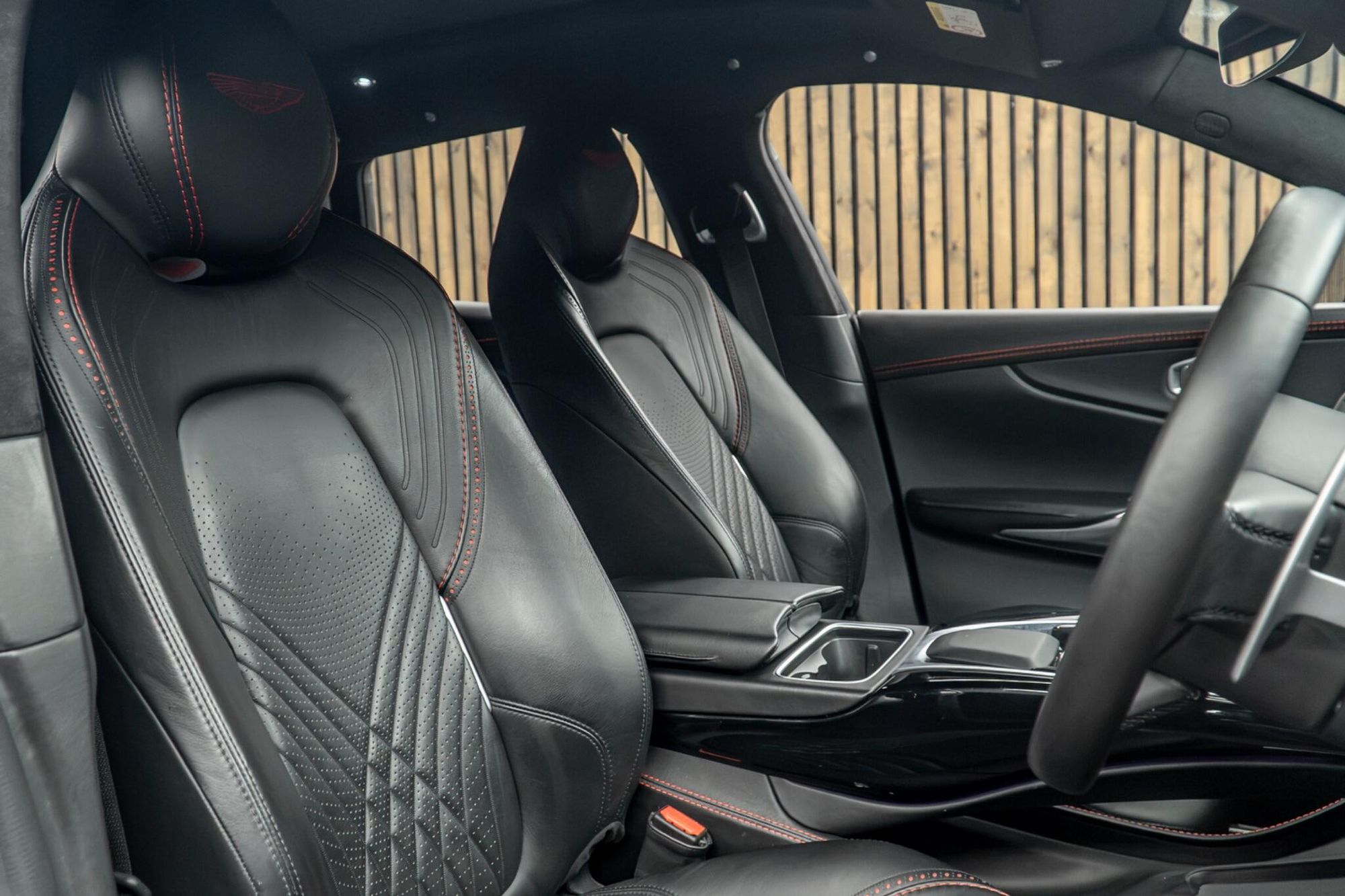 ASTON MARTIN DBX ESTATE V8 DBX707 5dr Touchtronic for sale UK - Slide 2