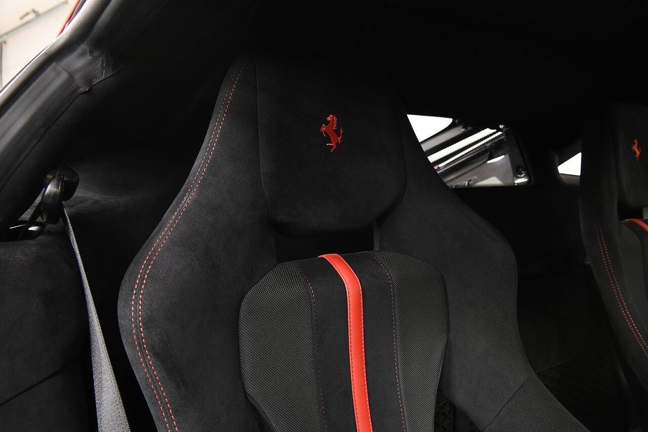 FERRARI 488 PISTA COUPE 2dr Auto for sale UK - Slide 9