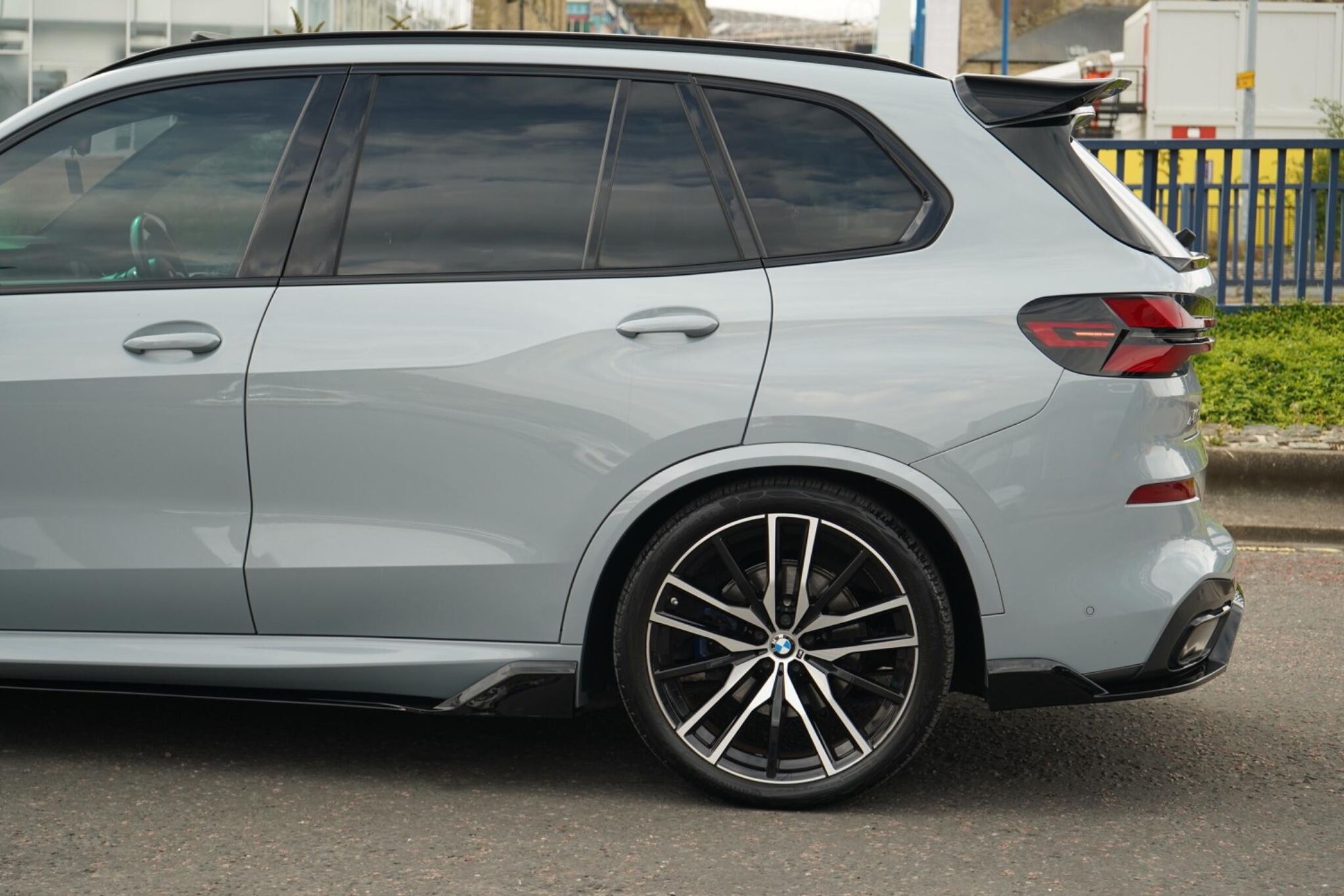BMW X5 DIESEL ESTATE xDrive30d MHT M Sport 5dr Auto for sale UK - Slide 9