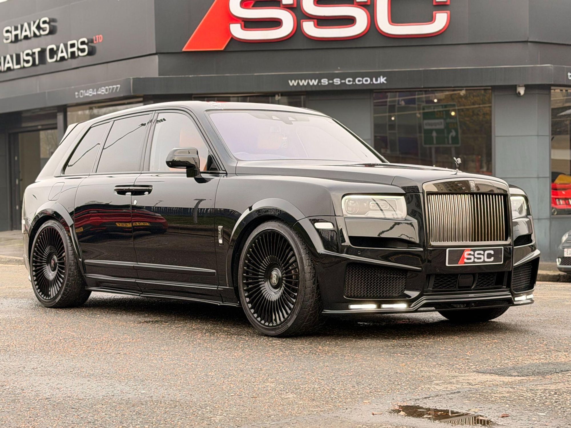 ROLLS-ROYCE CULLINAN ESTATE Black Badge 5dr Auto for sale UK - Slide 5