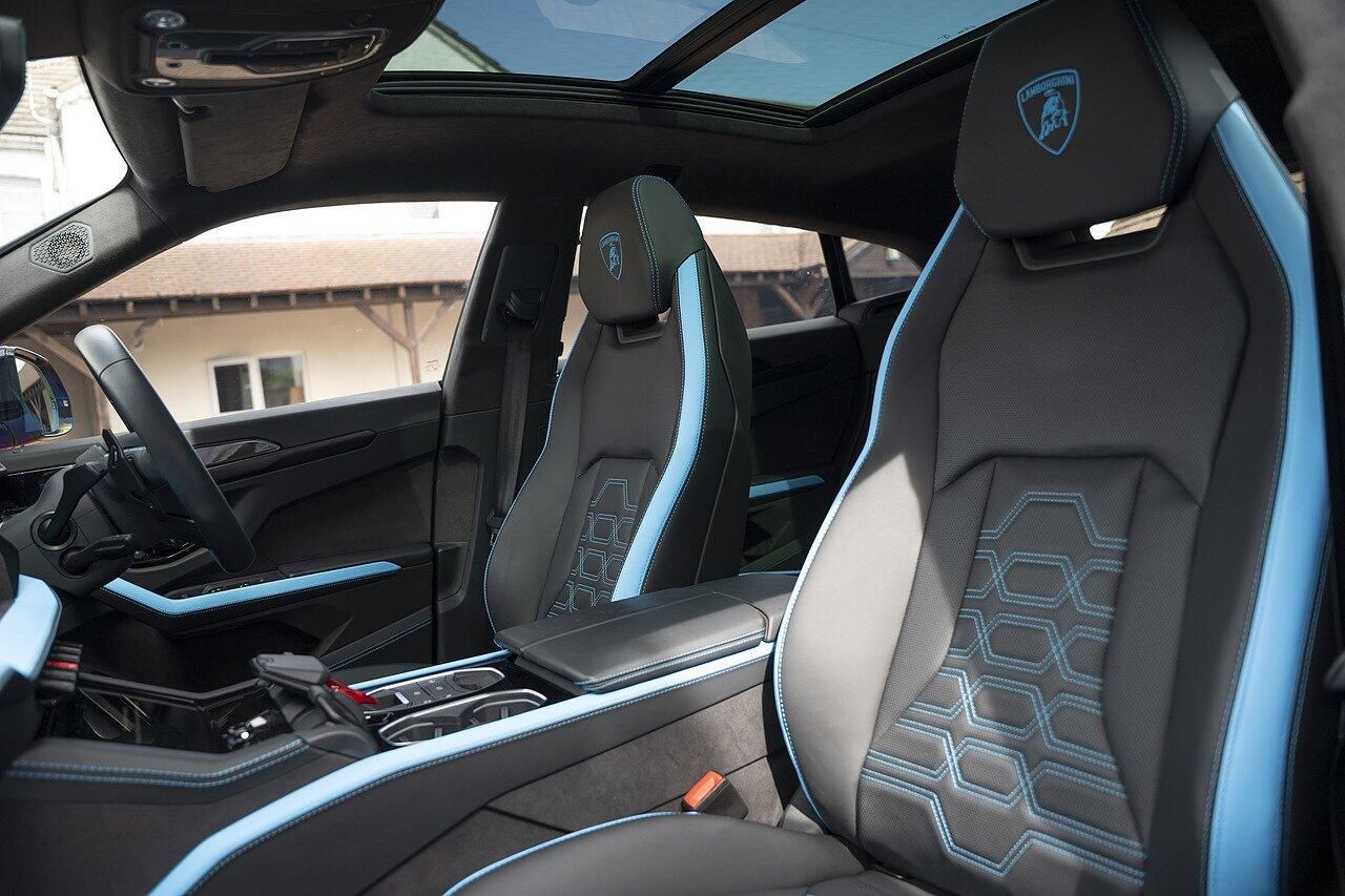 LAMBORGHINI URUS ESTATE 4.0T 25.9kWh Plug-in Hybrid FSI V8 5dr Auto for sale UK - Slide 9