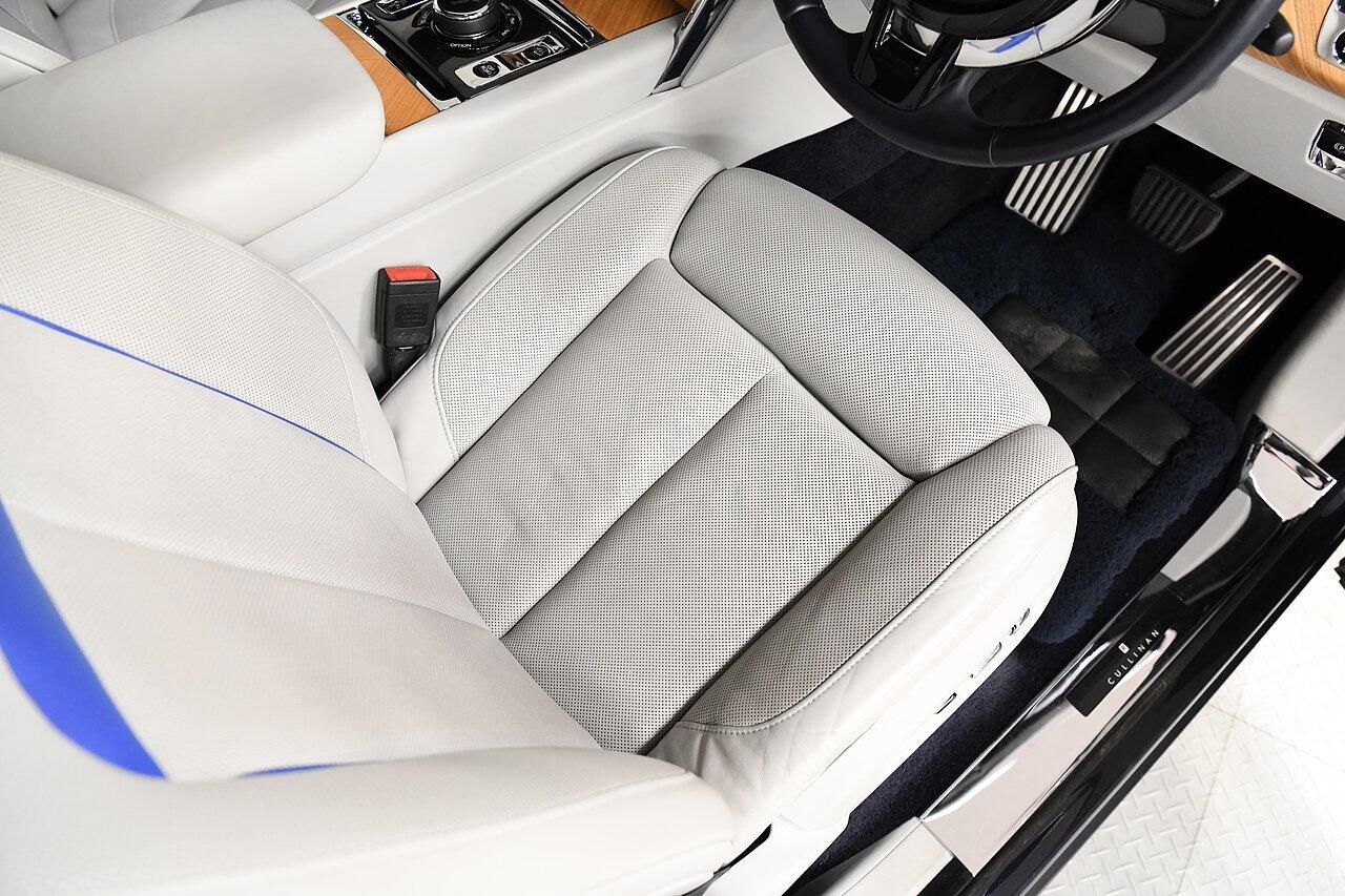 ROLLS-ROYCE CULLINAN ESTATE 5dr Auto for sale UK - Slide 10
