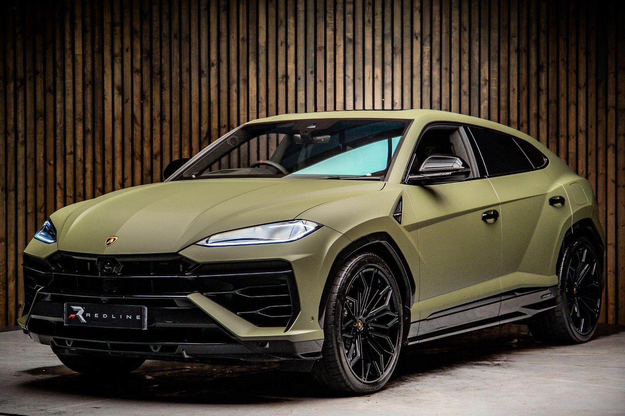 LAMBORGHINI URUS ESTATE 4.0T 25.9kWh Plug-in Hybrid FSI V8 5dr Auto for sale UK - Slide 8