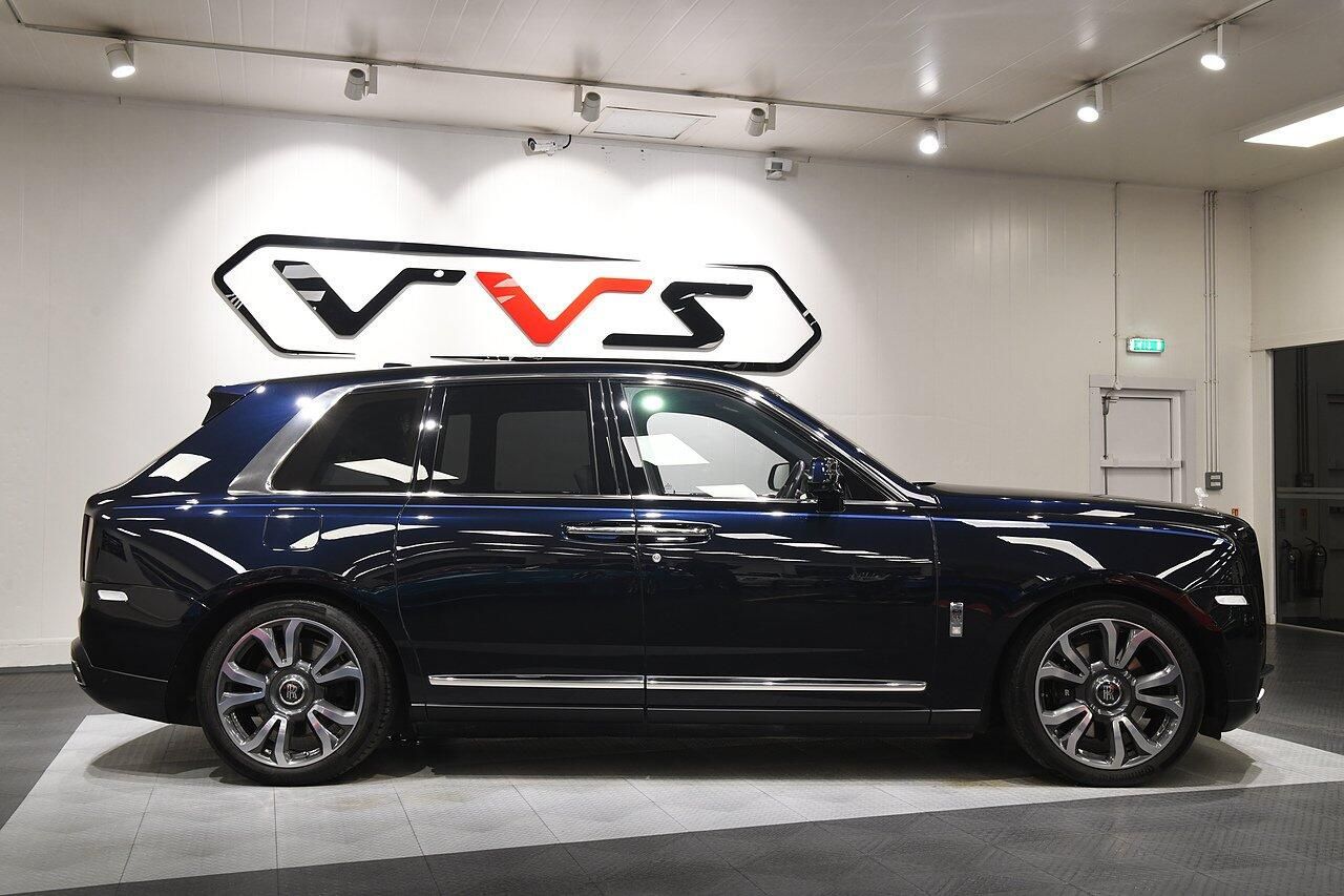 ROLLS-ROYCE CULLINAN ESTATE 5dr Auto for sale UK - Slide 2