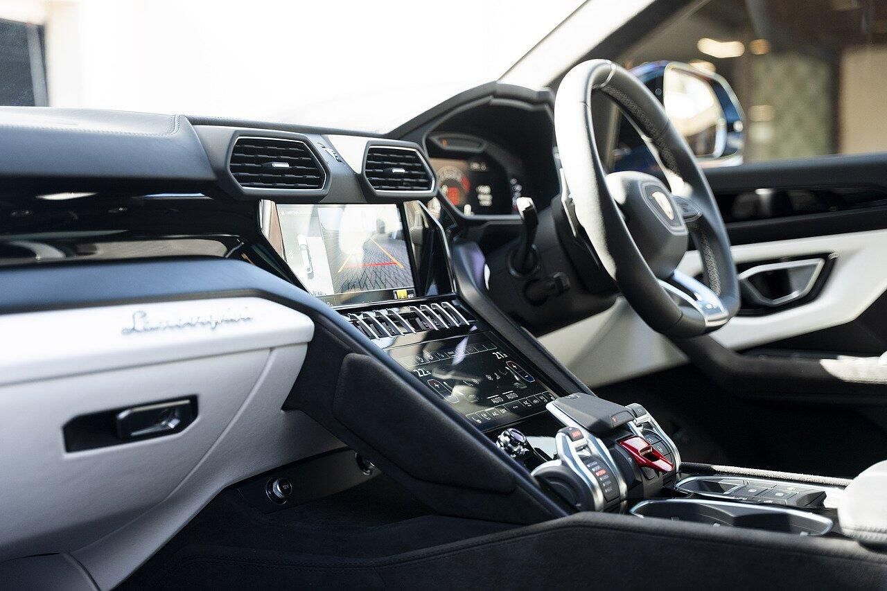 LAMBORGHINI URUS ESTATE 4.0T FSI V8 S 5dr Auto for sale UK - Slide 8