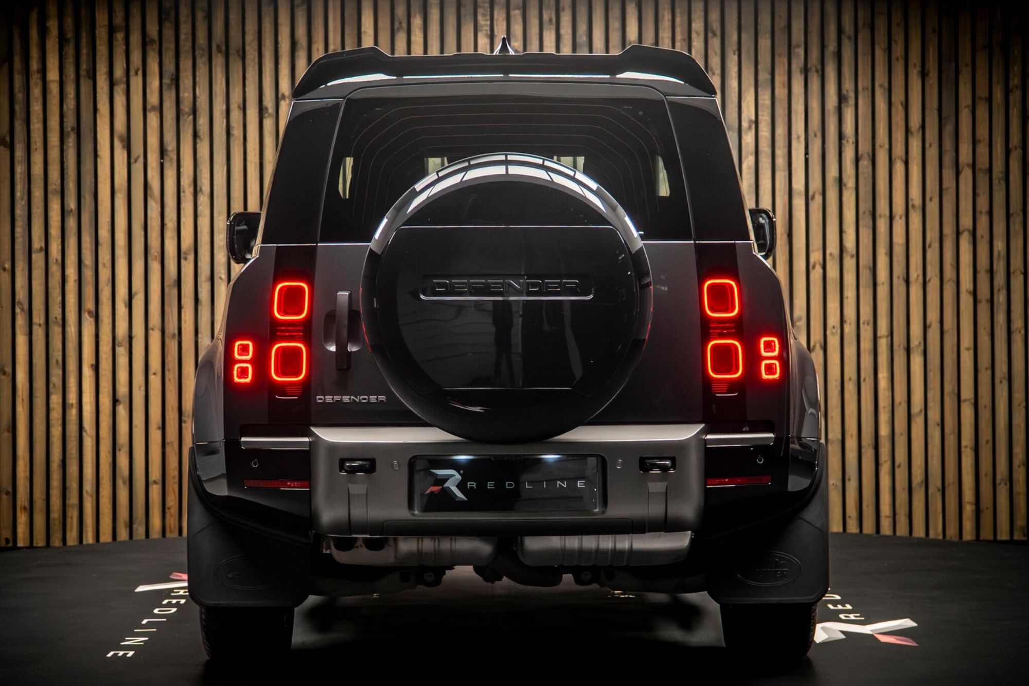 LAND ROVER DEFENDER DIESEL ESTATE 3.0 D350 X-Dynamic SE 90 3dr Auto for sale UK - Slide 6