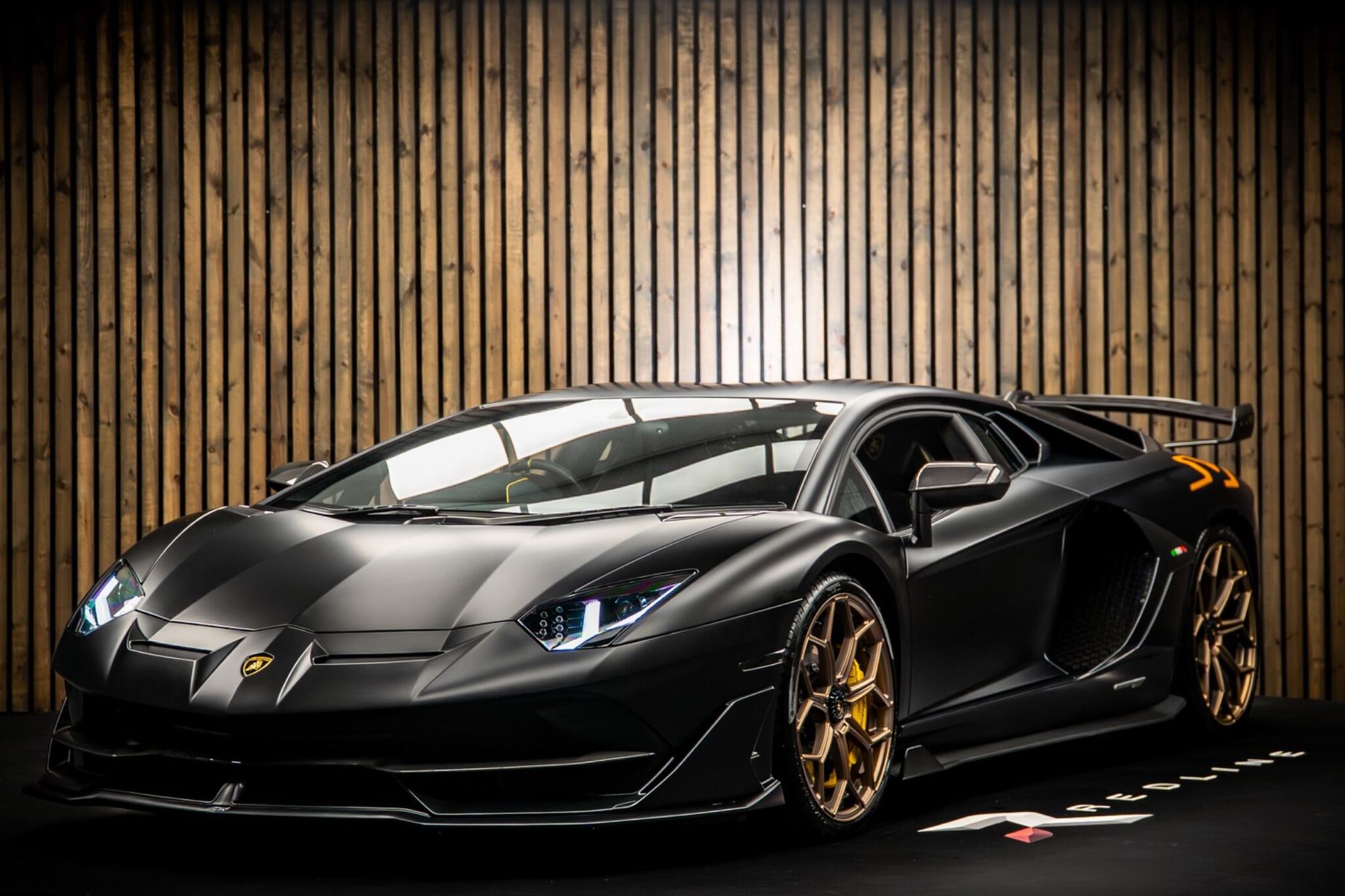 LAMBORGHINI AVENTADOR COUPE SPECIAL EDITION LP 770-4 SVJ 2dr ISR for sale UK - Slide 8
