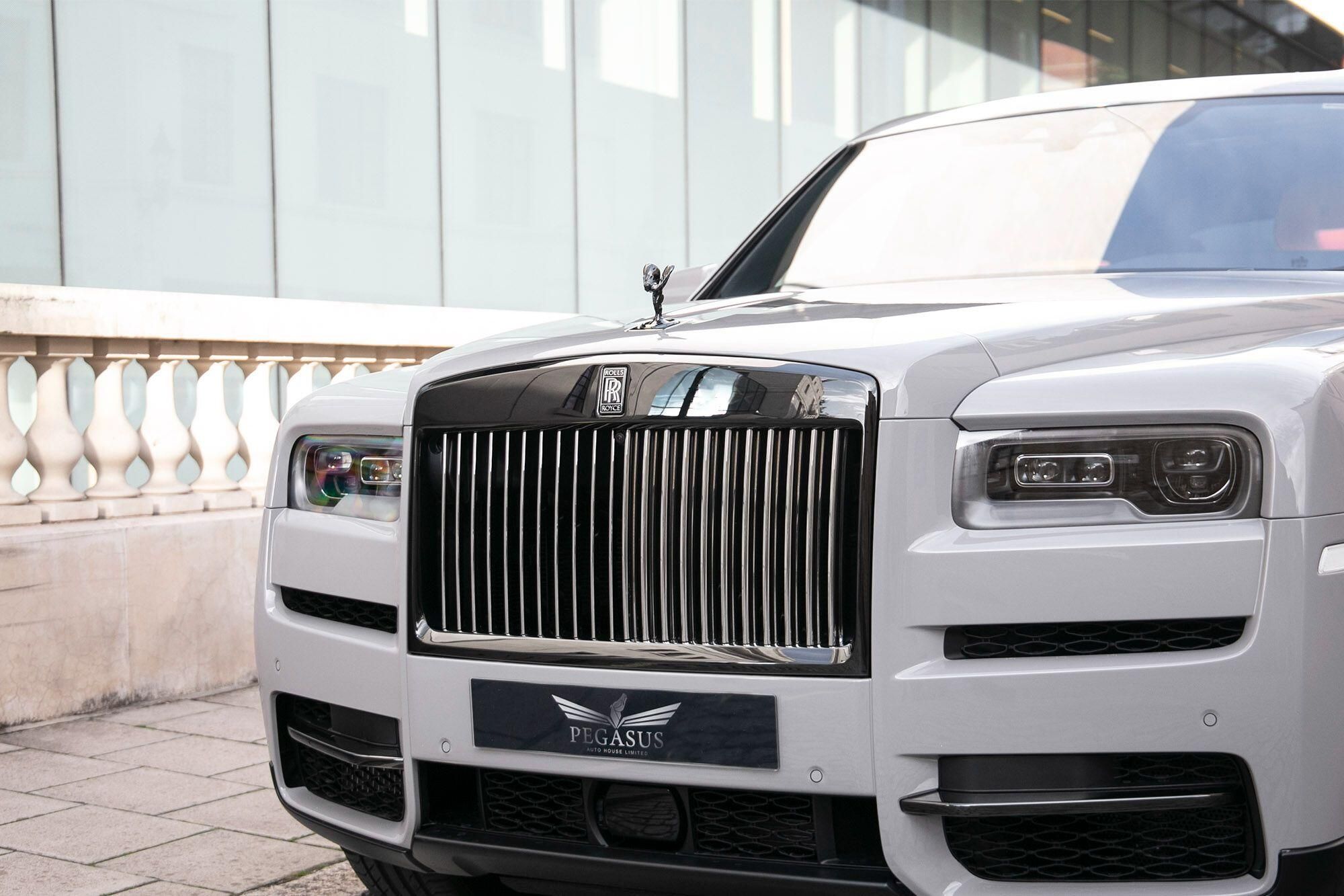 ROLLS-ROYCE CULLINAN ESTATE Black Badge 5dr Auto for sale UK - Slide 2