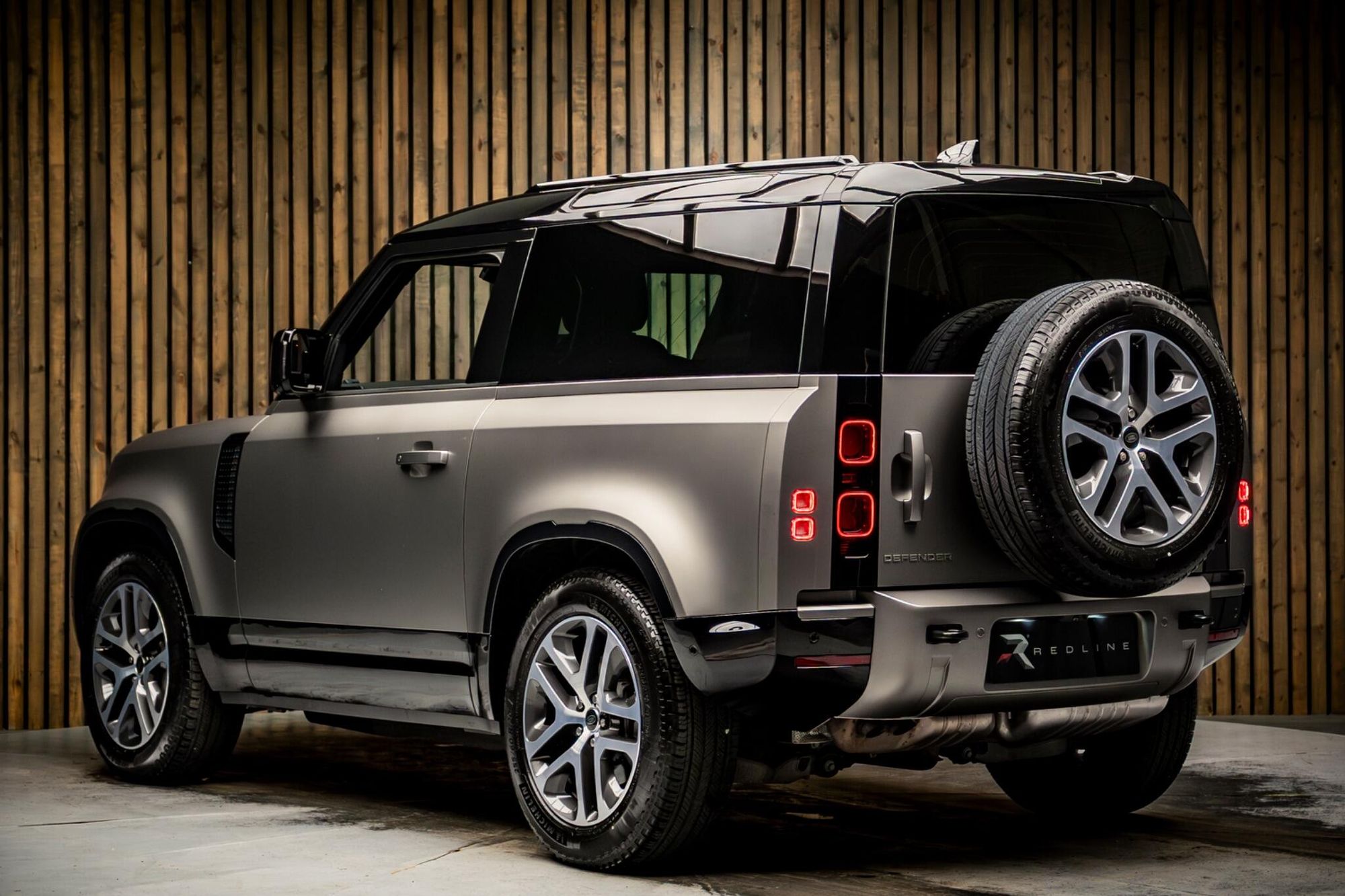 LAND ROVER DEFENDER DIESEL ESTATE 3.0 D350 X-Dynamic HSE 90 3dr Auto for sale UK - Slide 3