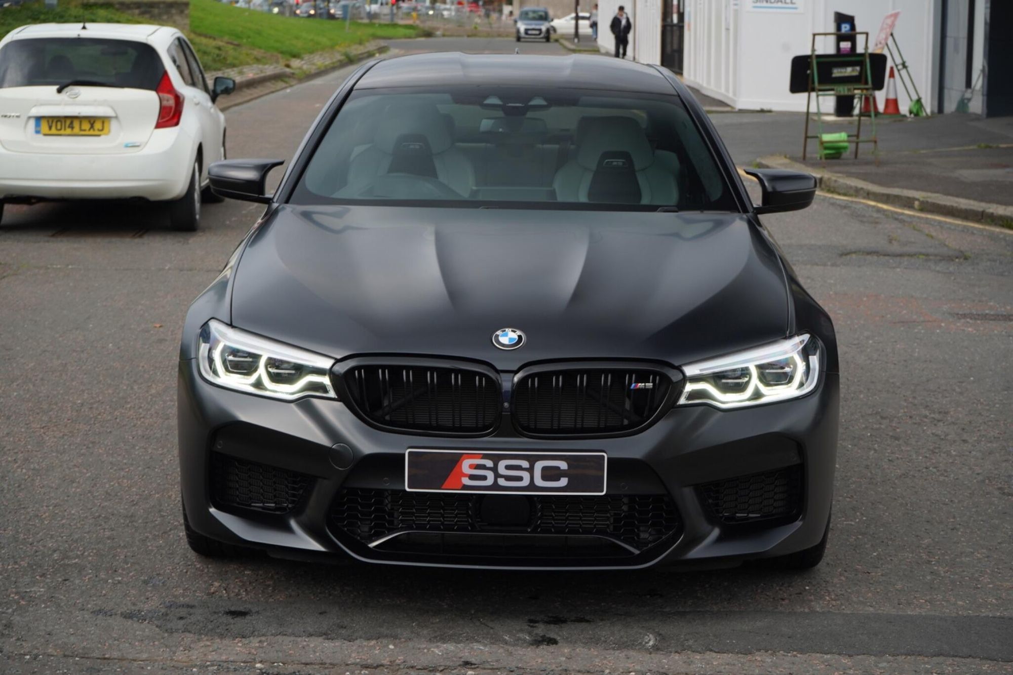 BMW M5 SALOON M5 4dr DCT for sale UK - Slide 6