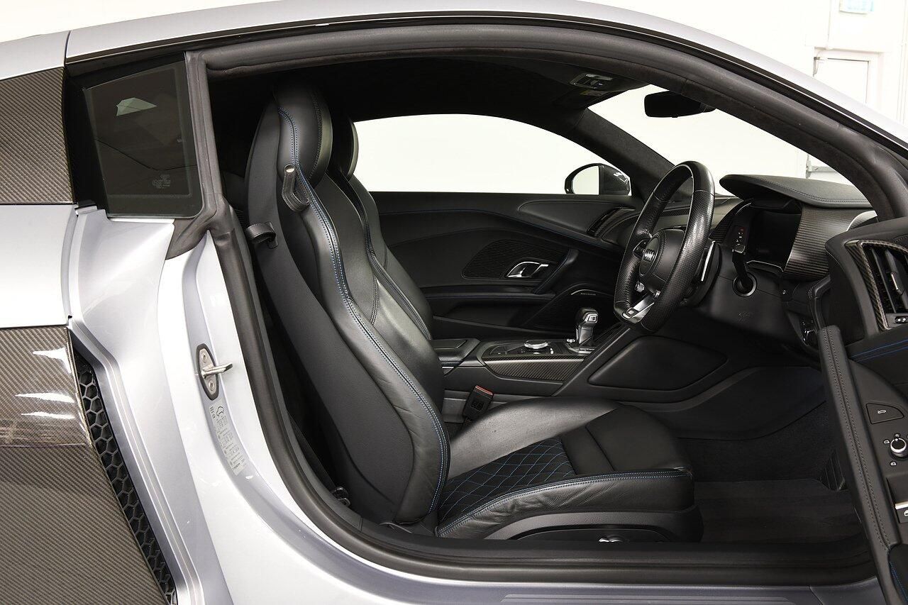 AUDI R8 COUPE 5.2 FSI V10 Plus Quattro 2dr S Tronic for sale UK - Slide 6