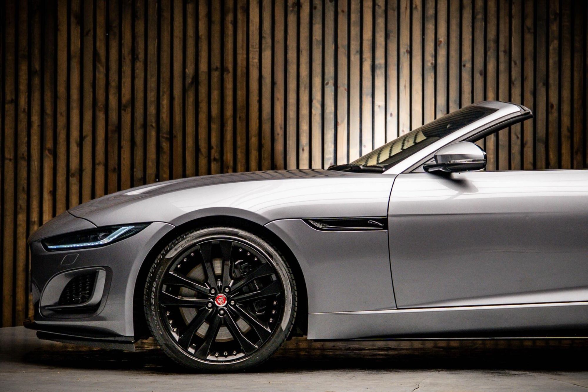 JAGUAR F-TYPE CONVERTIBLE 5.0 P450 Supercharged V8 R-Dynamic Black 2dr Auto for sale UK - Slide 9