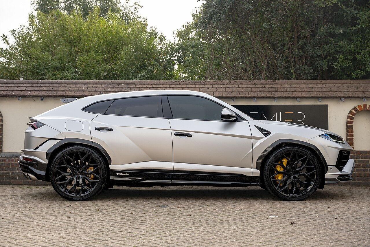 LAMBORGHINI URUS ESTATE 4.0T FSI V8 Performante 5dr Auto for sale UK - Slide 3