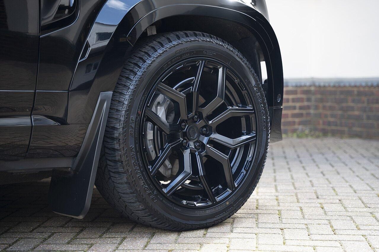 LAND ROVER DEFENDER DIESEL ESTATE 3.0 D350 X-Dynamic HSE 130 5dr Auto for sale UK - Slide 6