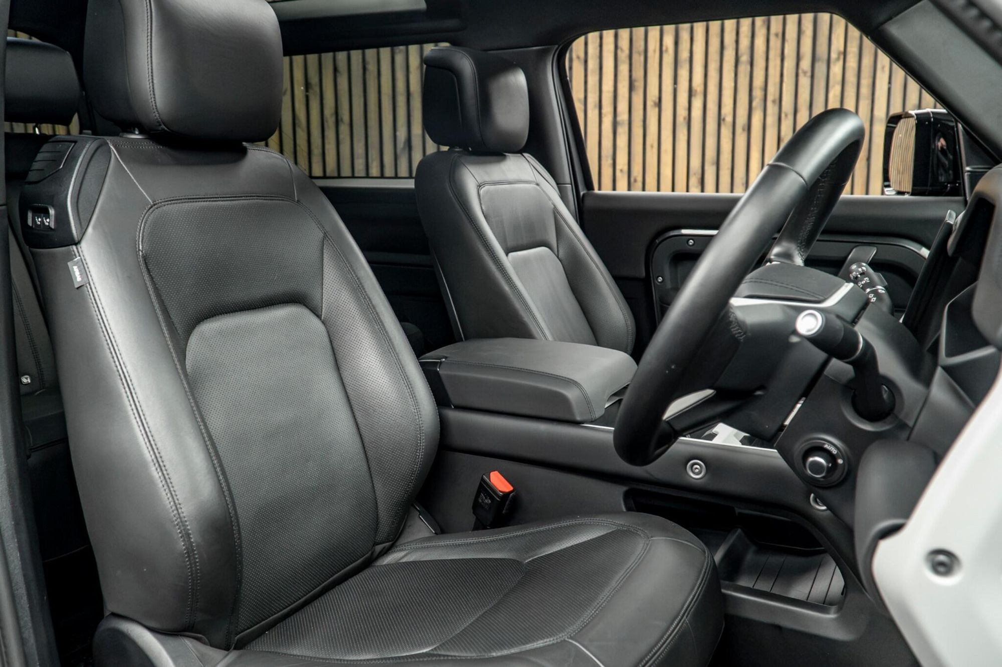 LAND ROVER DEFENDER DIESEL ESTATE 3.0 D250 X-Dynamic HSE 90 3dr Auto for sale UK - Slide 2
