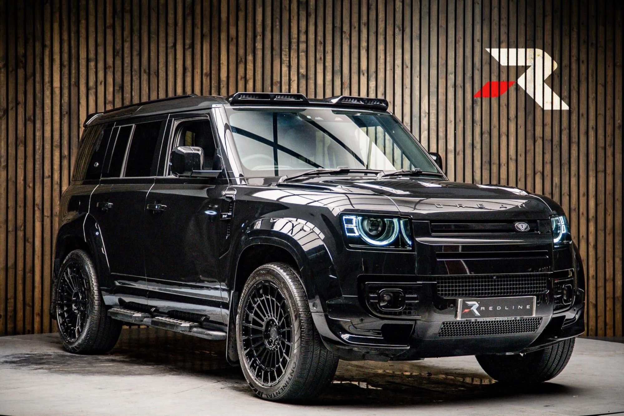 LAND ROVER DEFENDER DIESEL ESTATE 3.0 D300 X-Dynamic SE 110 5dr Auto