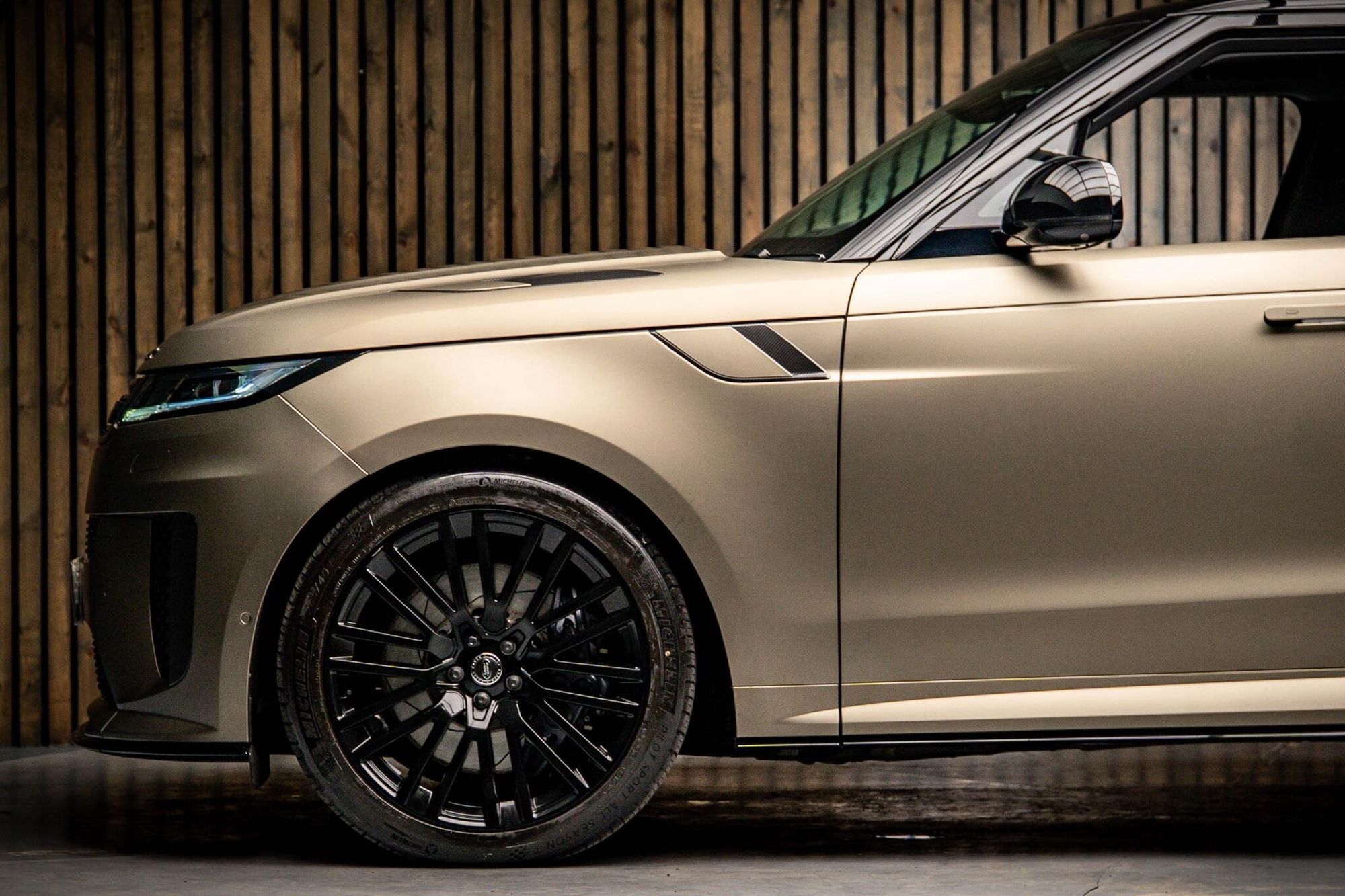 LAND ROVER RANGE ROVER SPORT ESTATE SPECIAL EDITIONS 4.4 P635 V8 SV Edition One 5dr Auto [Gloss] for sale UK - Slide 9