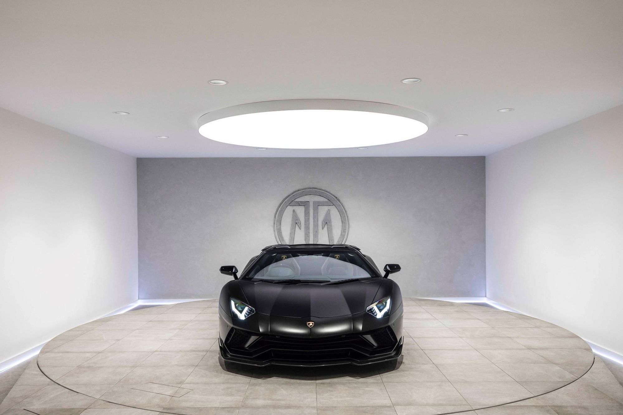 LAMBORGHINI AVENTADOR ROADSTER LP 740-4 S 2dr ISR for sale UK - Slide 6