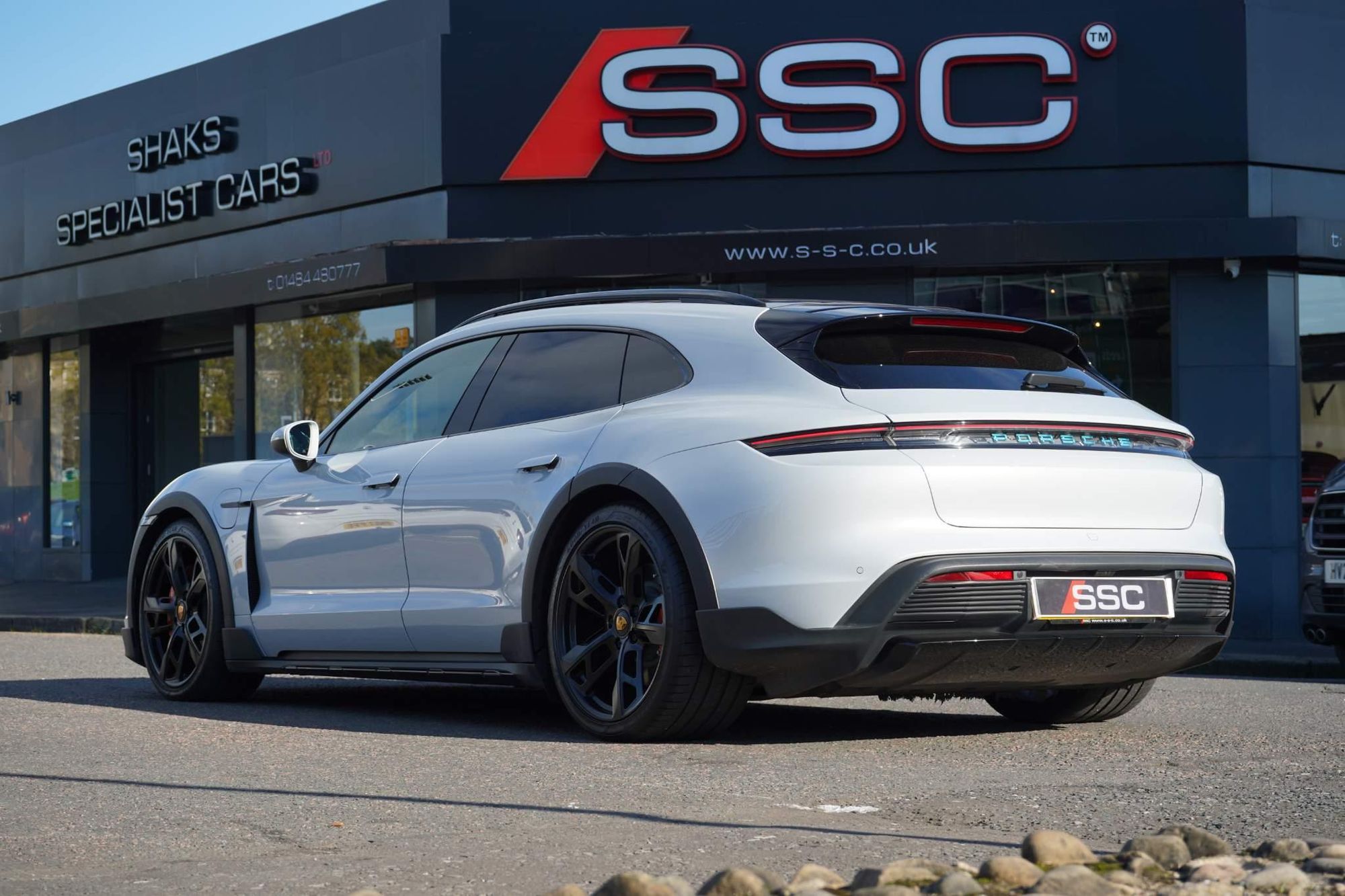 PORSCHE TAYCAN CROSS TURISMO 420kW 4S 93kWh 5dr Auto for sale UK - Slide 2