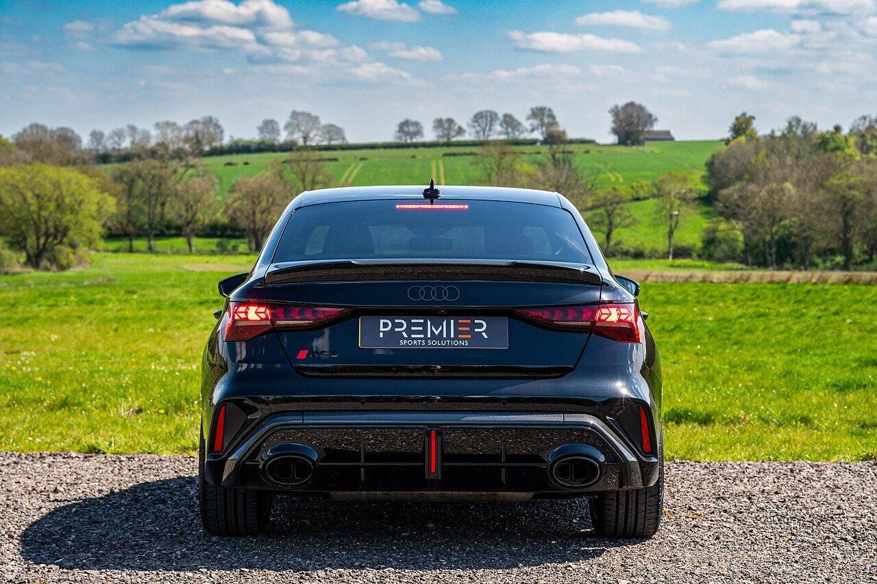 AUDI RS3 RS 3 SALOON RS 3 TFSI Quattro Carbon Vorsprung 4dr S Tronic for sale UK - Slide 6