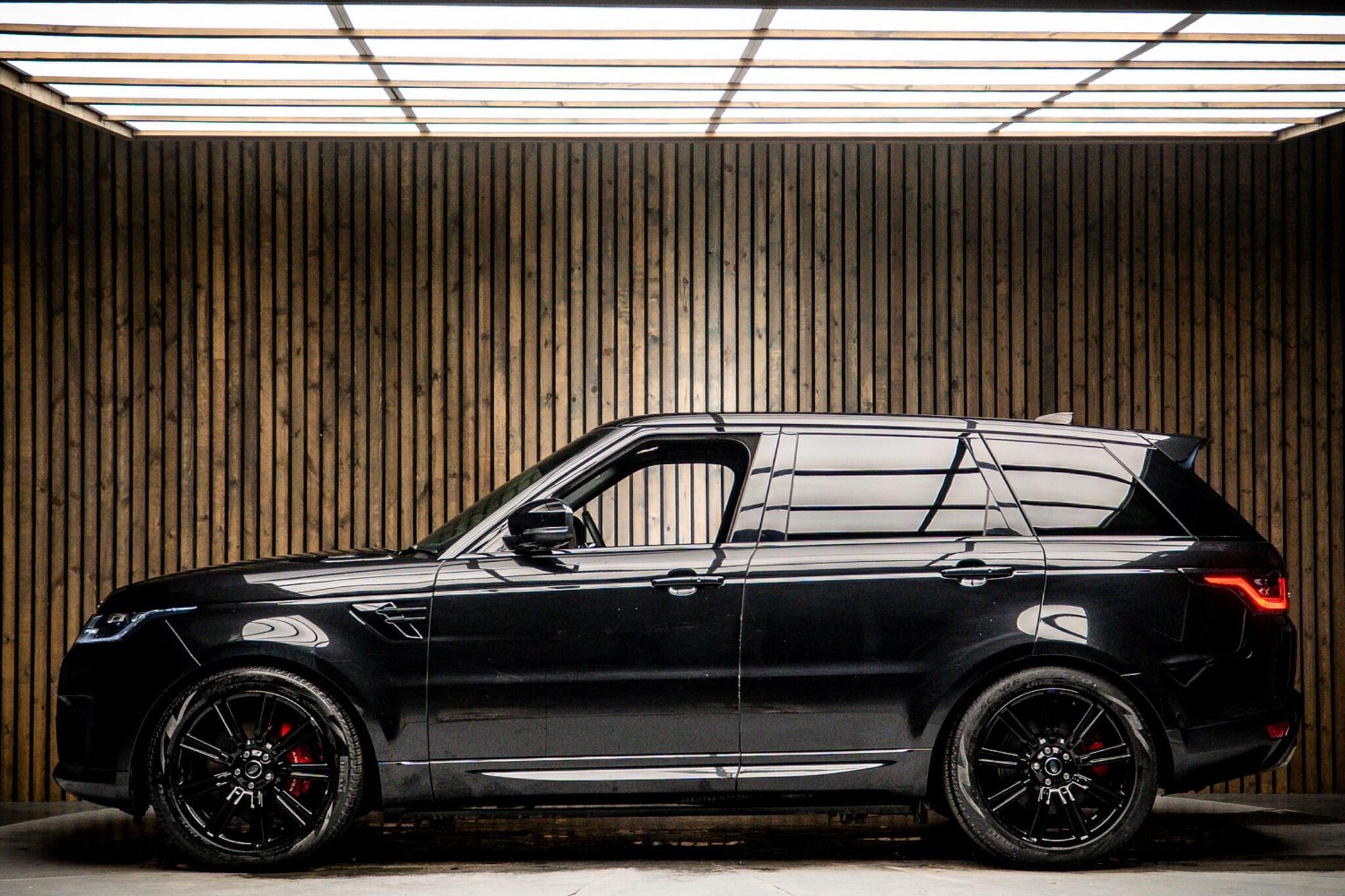 LAND ROVER RANGE ROVER SPORT ESTATE 2.0 P400e HSE Dynamic Black 5dr Auto for sale UK - Slide 7