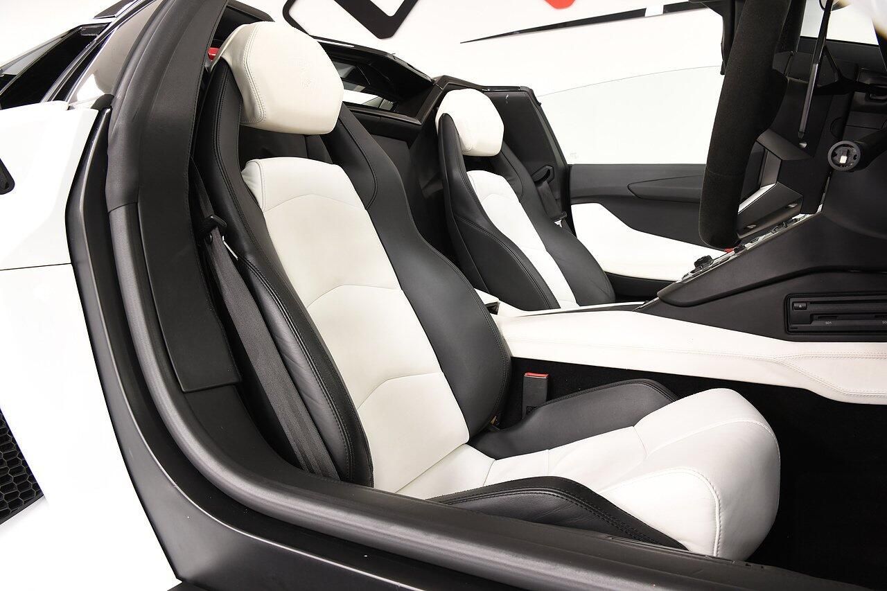 LAMBORGHINI AVENTADOR ROADSTER LP 700-4 2dr ISR for sale UK - Slide 7