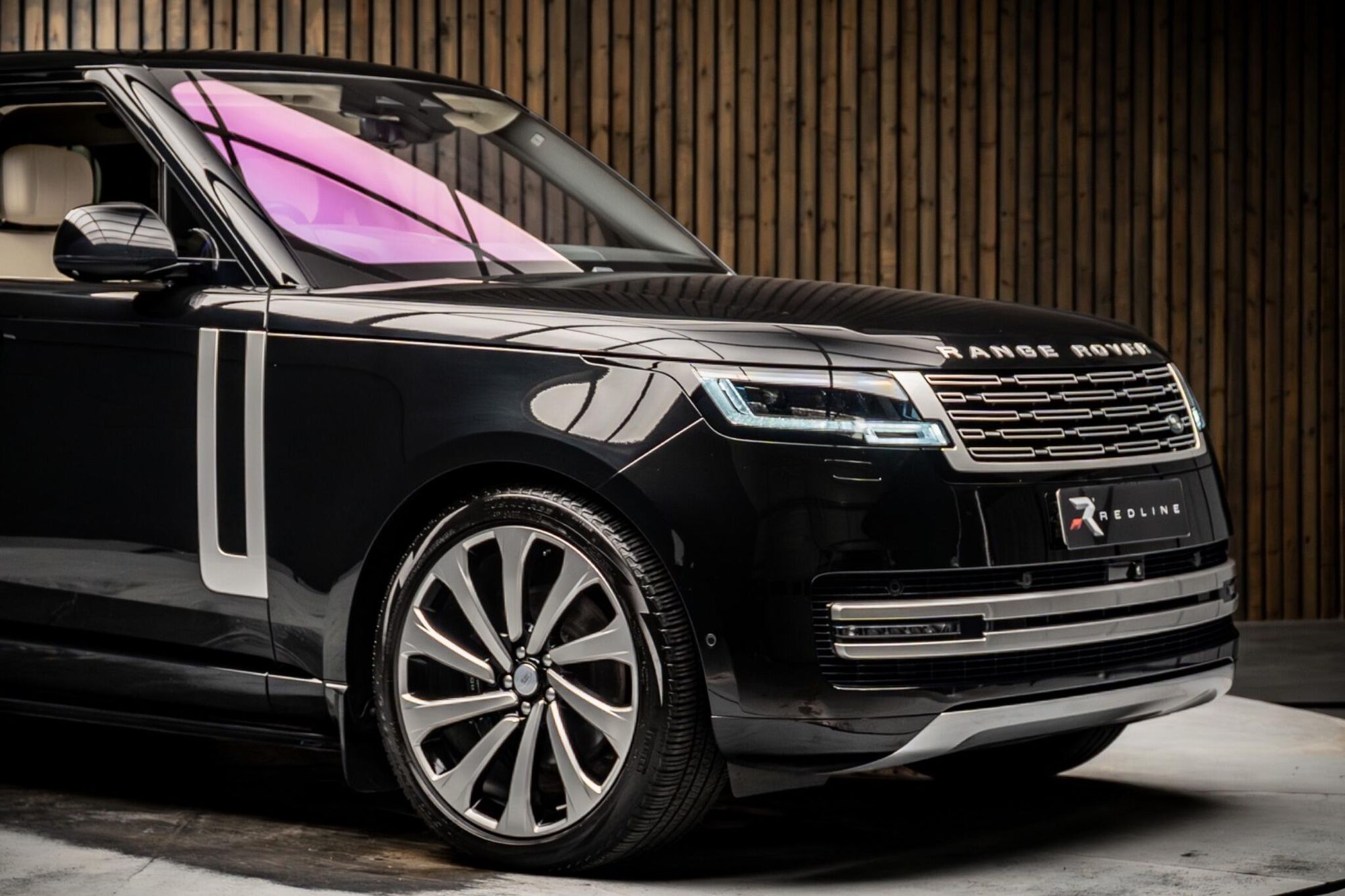 LAND ROVER RANGE ROVER DIESEL ESTATE 3.0 D350 First Edition 4dr Auto for sale UK - Slide 10