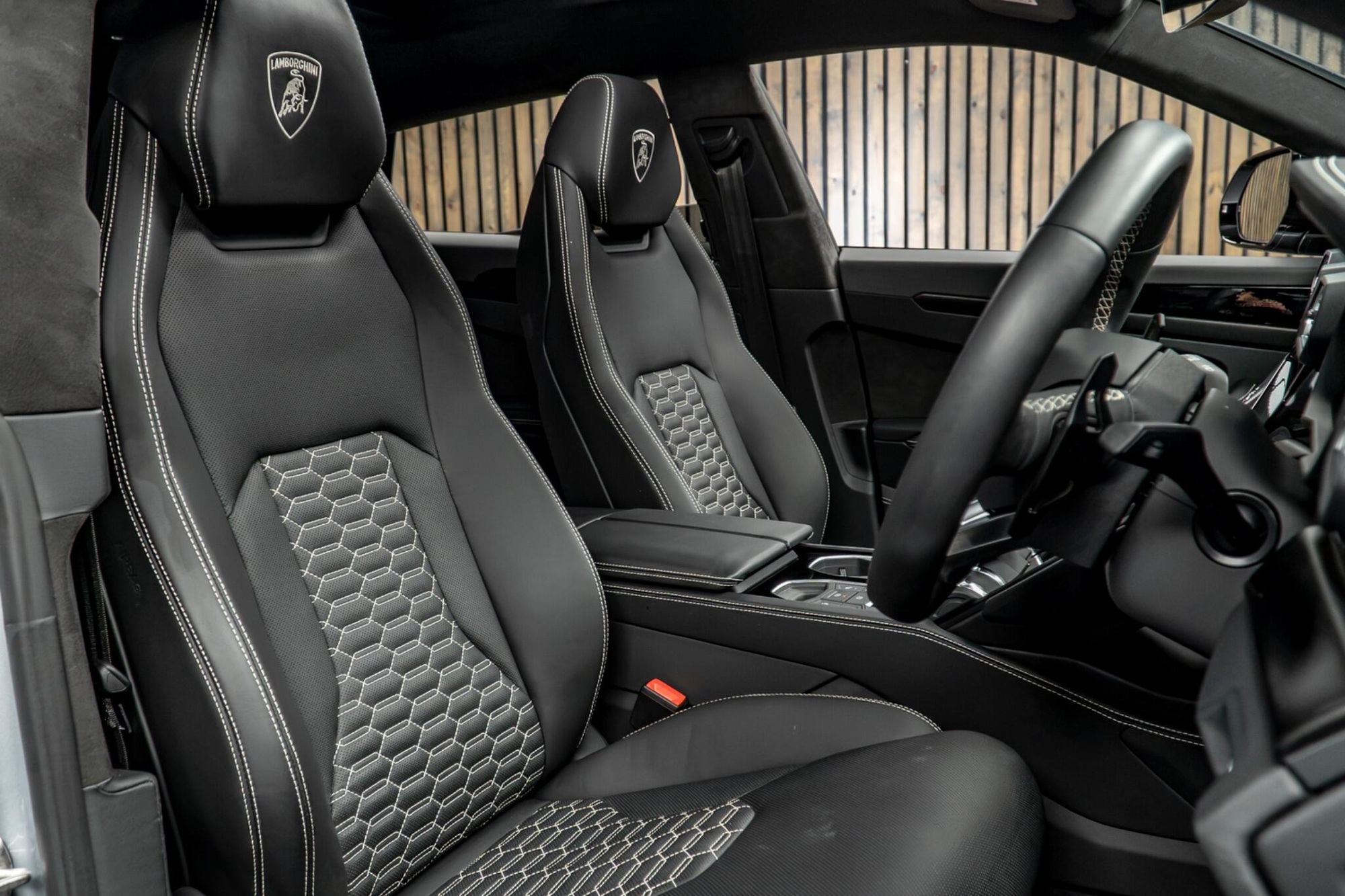 LAMBORGHINI URUS ESTATE 4.0T FSI V8 S 5dr Auto for sale UK - Slide 2
