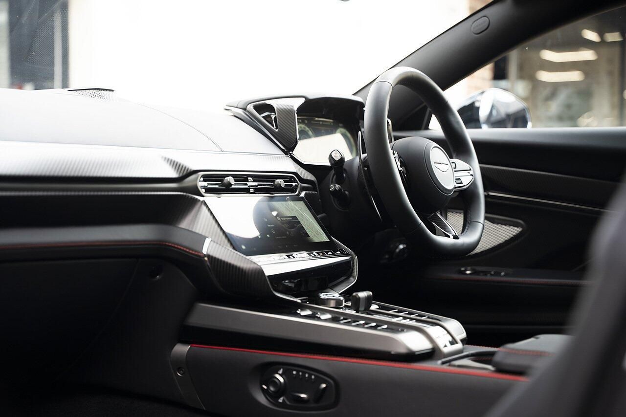 ASTON MARTIN VANQUISH COUPE V12 2dr Auto for sale UK - Slide 10