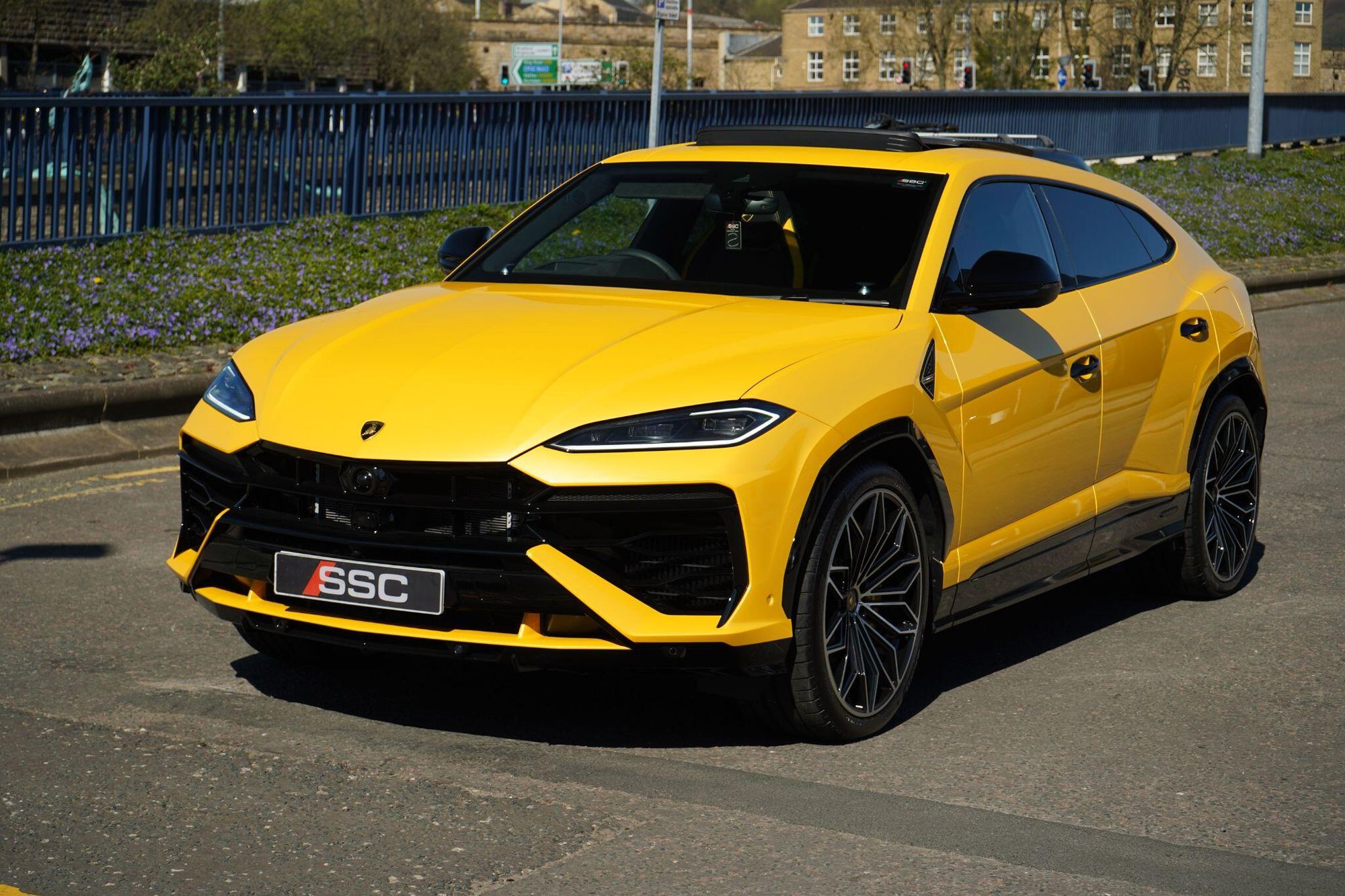 LAMBORGHINI URUS ESTATE 4.0T 25.9kWh Plug-in Hybrid FSI V8 5dr Auto for sale UK - Slide 7