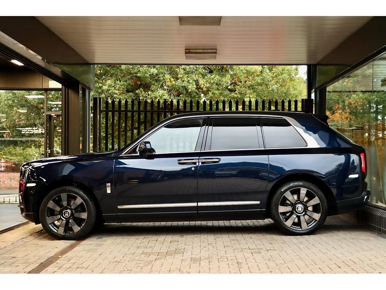 ROLLS-ROYCE CULLINAN ESTATE 5dr Auto for sale UK - Slide 10