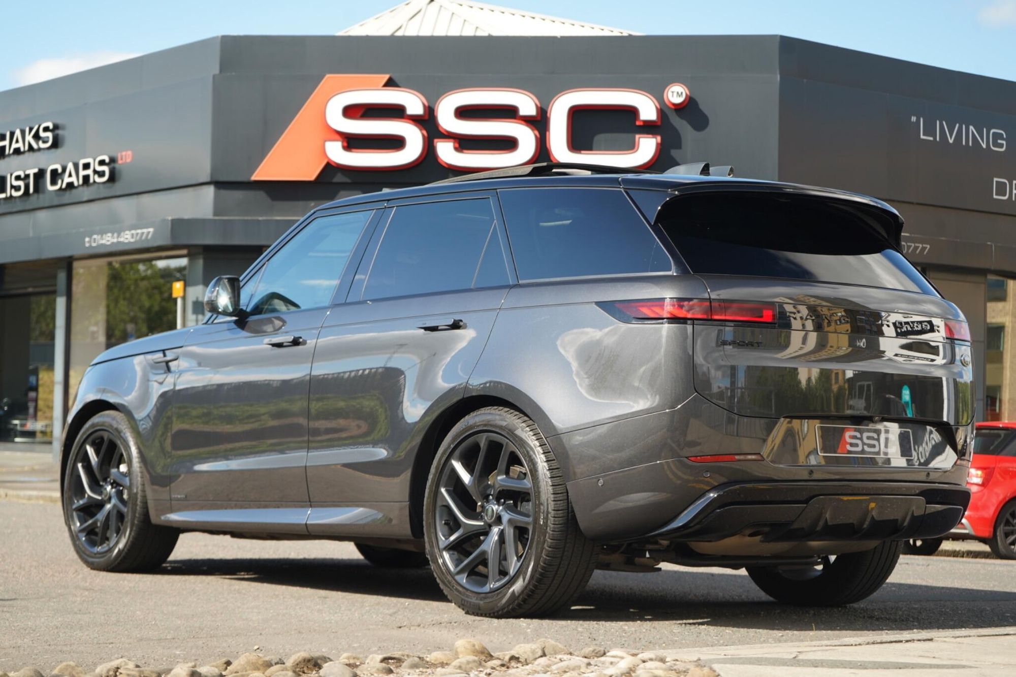 LAND ROVER RANGE ROVER SPORT DIESEL ESTATE 3.0 D350 Autobiography 5dr Auto for sale UK - Slide 2