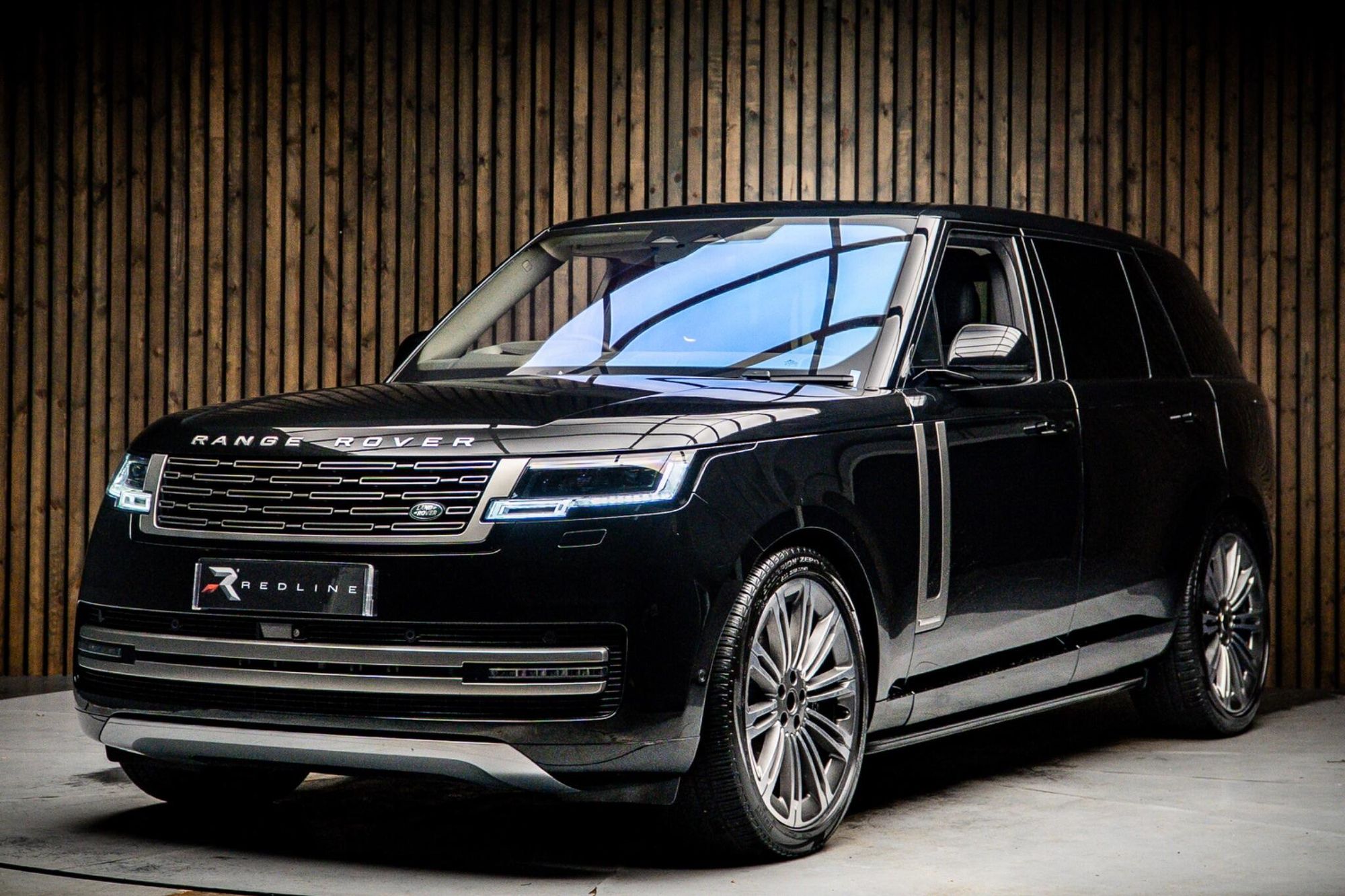 LAND ROVER RANGE ROVER ESTATE 4.4 P530 V8 Autobiography LWB 4dr Auto [7 Seat] for sale UK - Slide 8