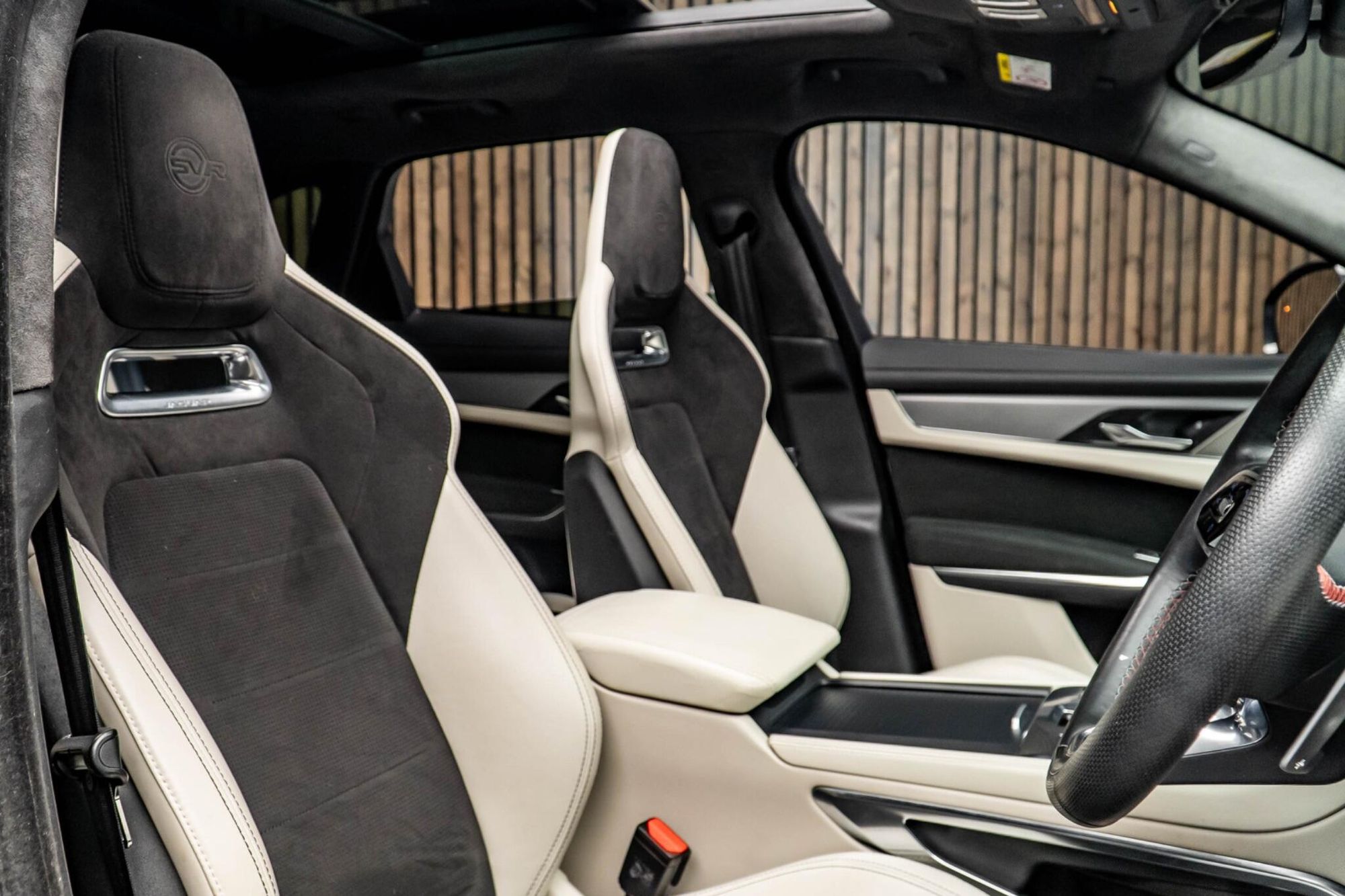 JAGUAR F-PACE ESTATE 5.0 V8 550 SVR 5dr Auto AWD for sale UK - Slide 2