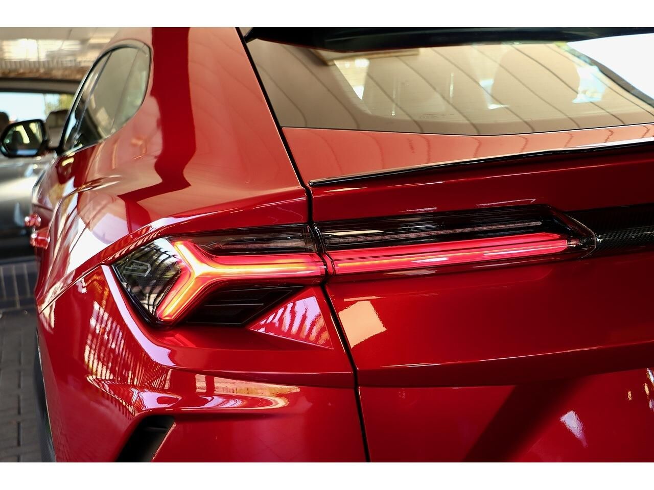 LAMBORGHINI URUS ESTATE 4.0T FSI V8 5dr Auto for sale UK - Slide 9