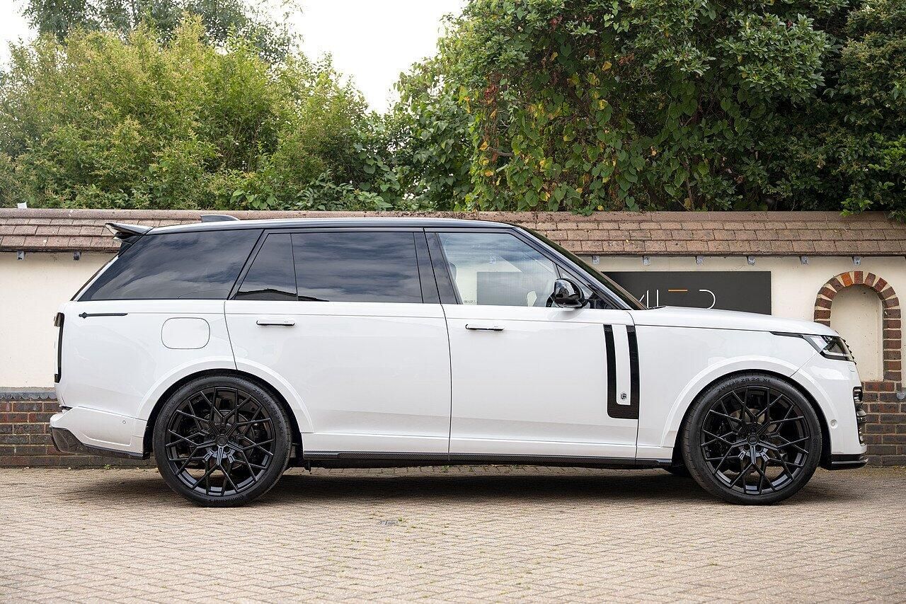 LAND ROVER RANGE ROVER DIESEL ESTATE 3.0 D350 Autobiography LWB 4dr Auto for sale UK - Slide 3