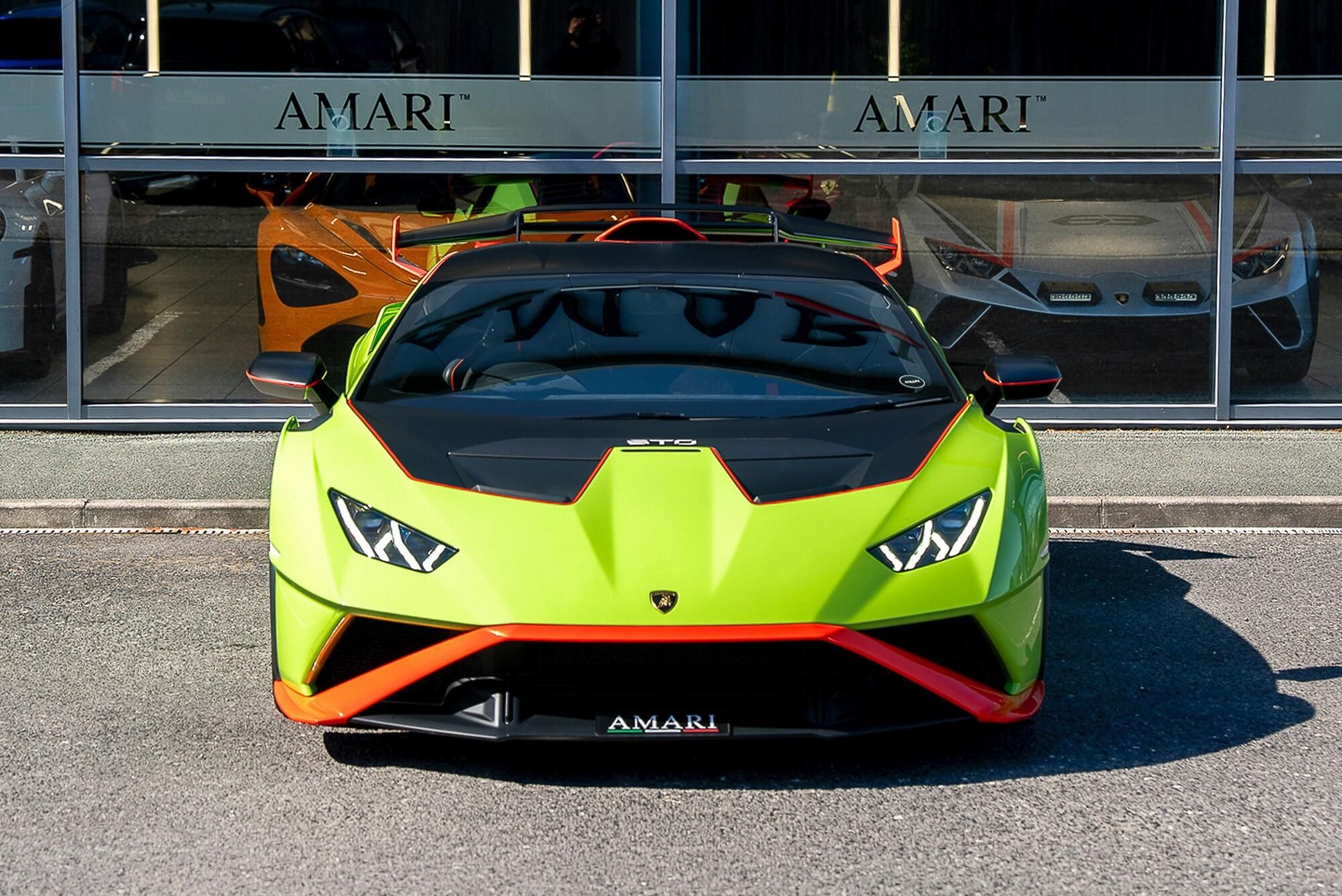 LAMBORGHINI HURACAN EVO COUPE 5.2 V10 640 STO 2dr Auto for sale UK - Slide 2