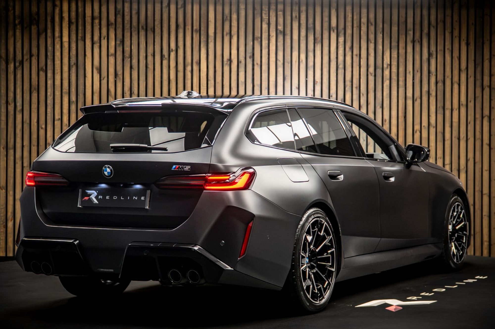 BMW M5  4.4 22.1kWh Touring Steptronic xDrive Euro 6 (s/s) 5dr for sale UK - Slide 4